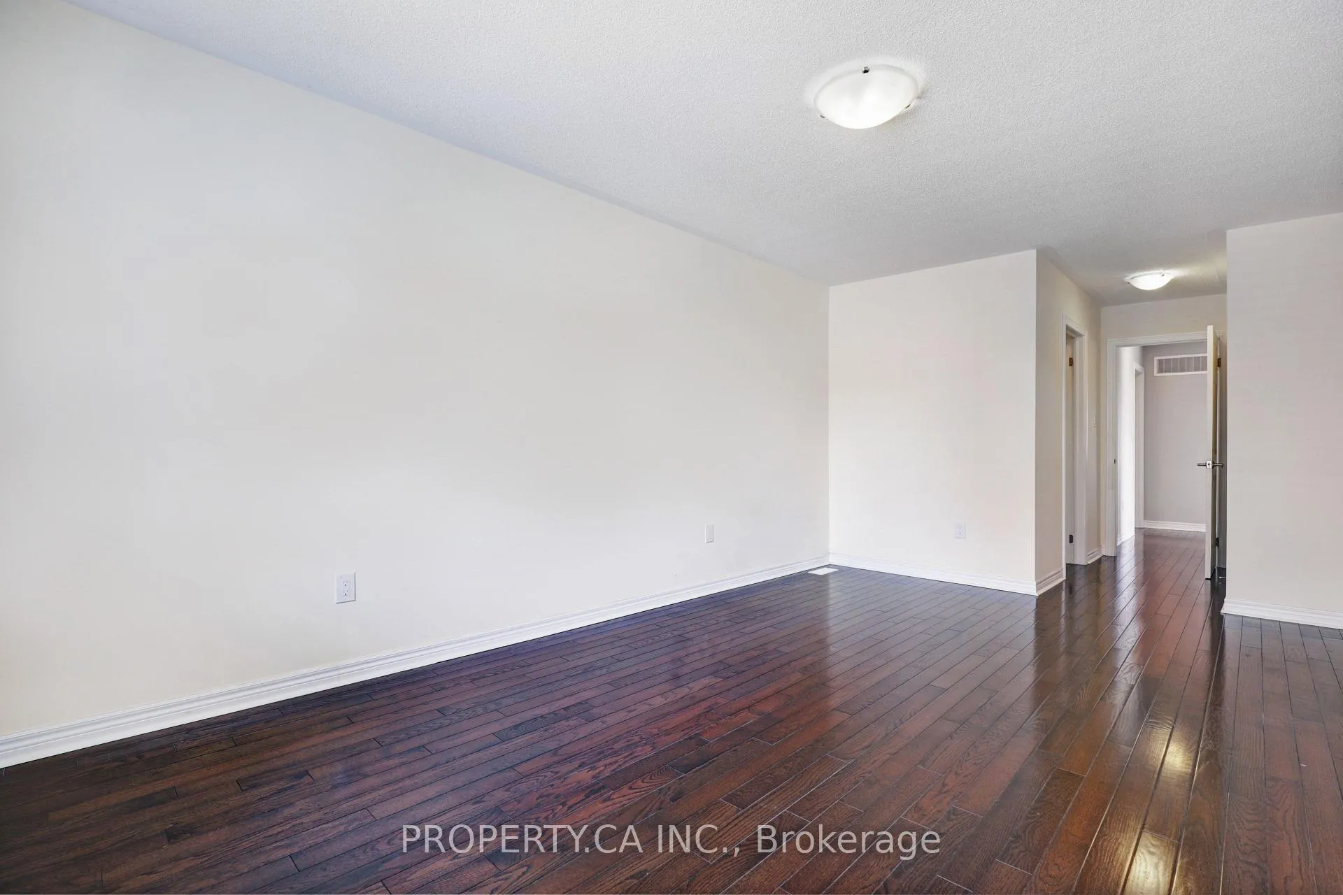 Photo 21 of 41 Spruce Pine Crescent, Vaughan, Patterson — HOMEH