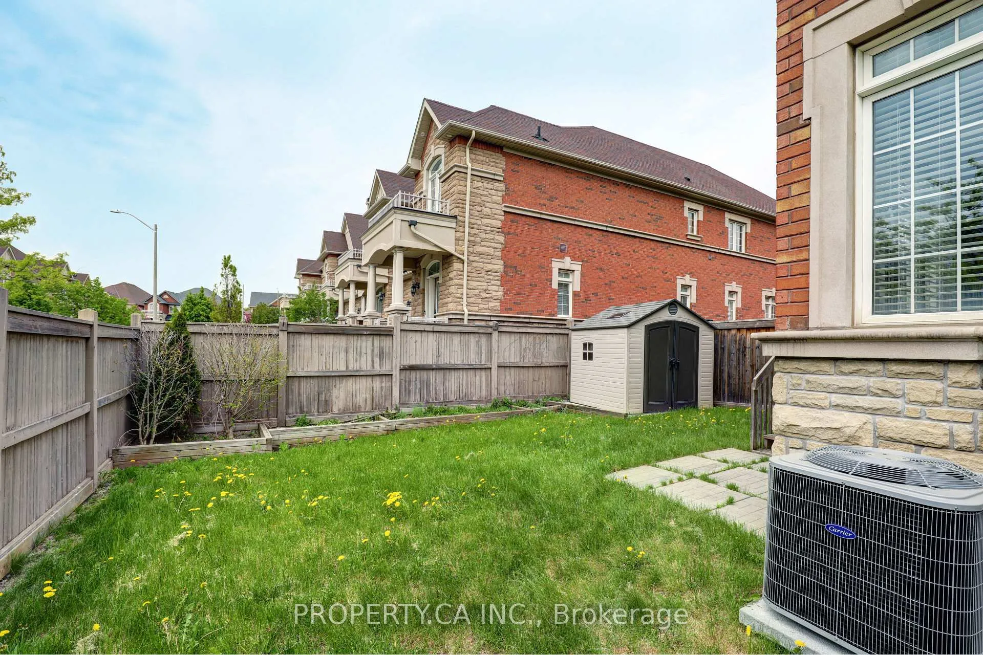 Photo 26 of 41 Spruce Pine Crescent, Vaughan, Patterson — HOMEH