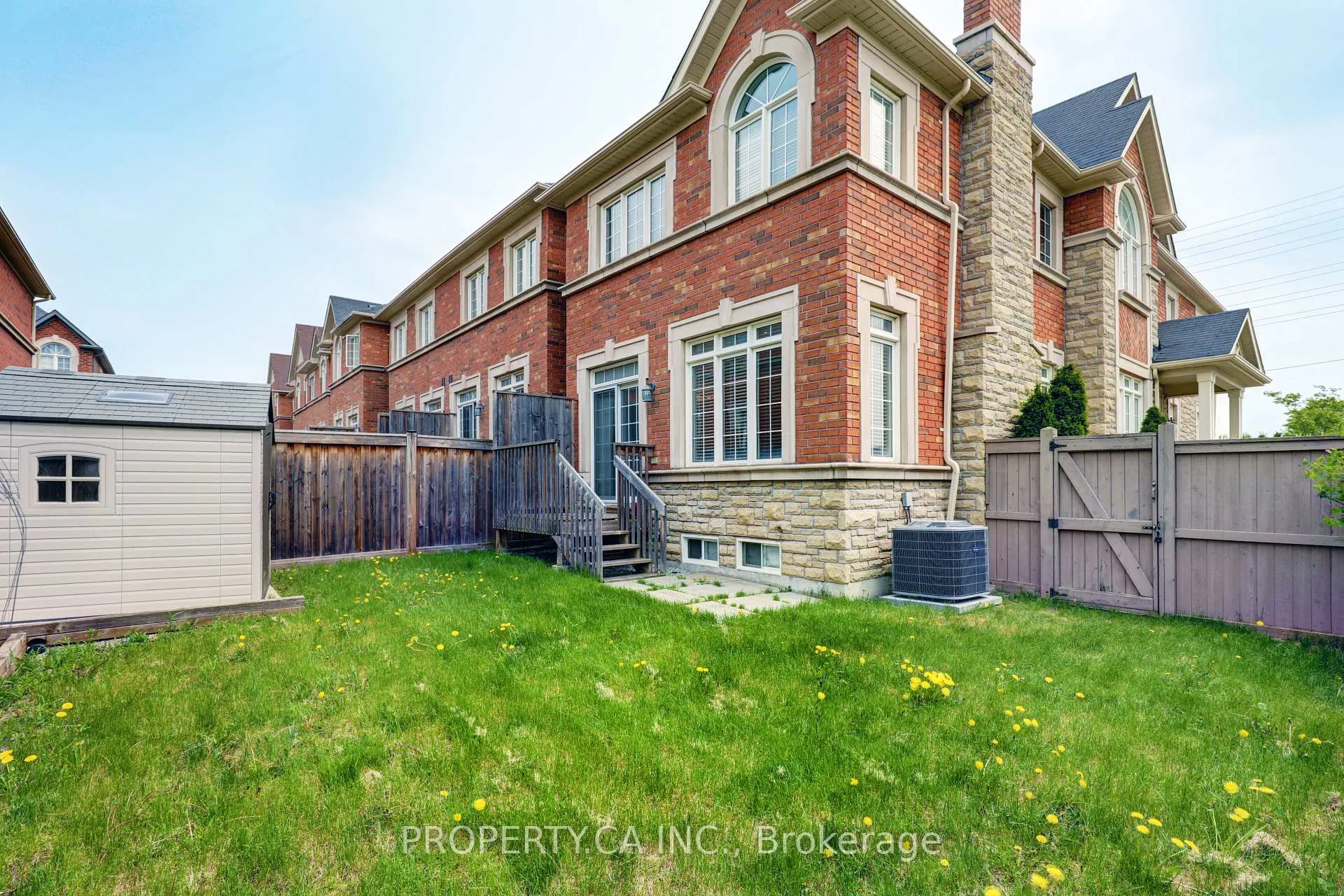 Photo 27 of 41 Spruce Pine Crescent, Vaughan, Patterson — HOMEH