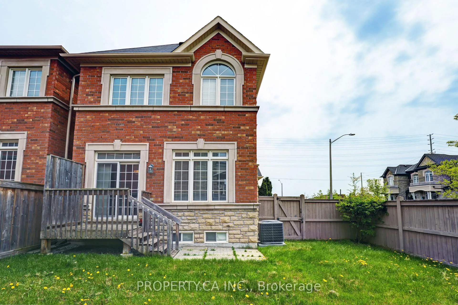 Photo 28 of 41 Spruce Pine Crescent, Vaughan, Patterson — HOMEH