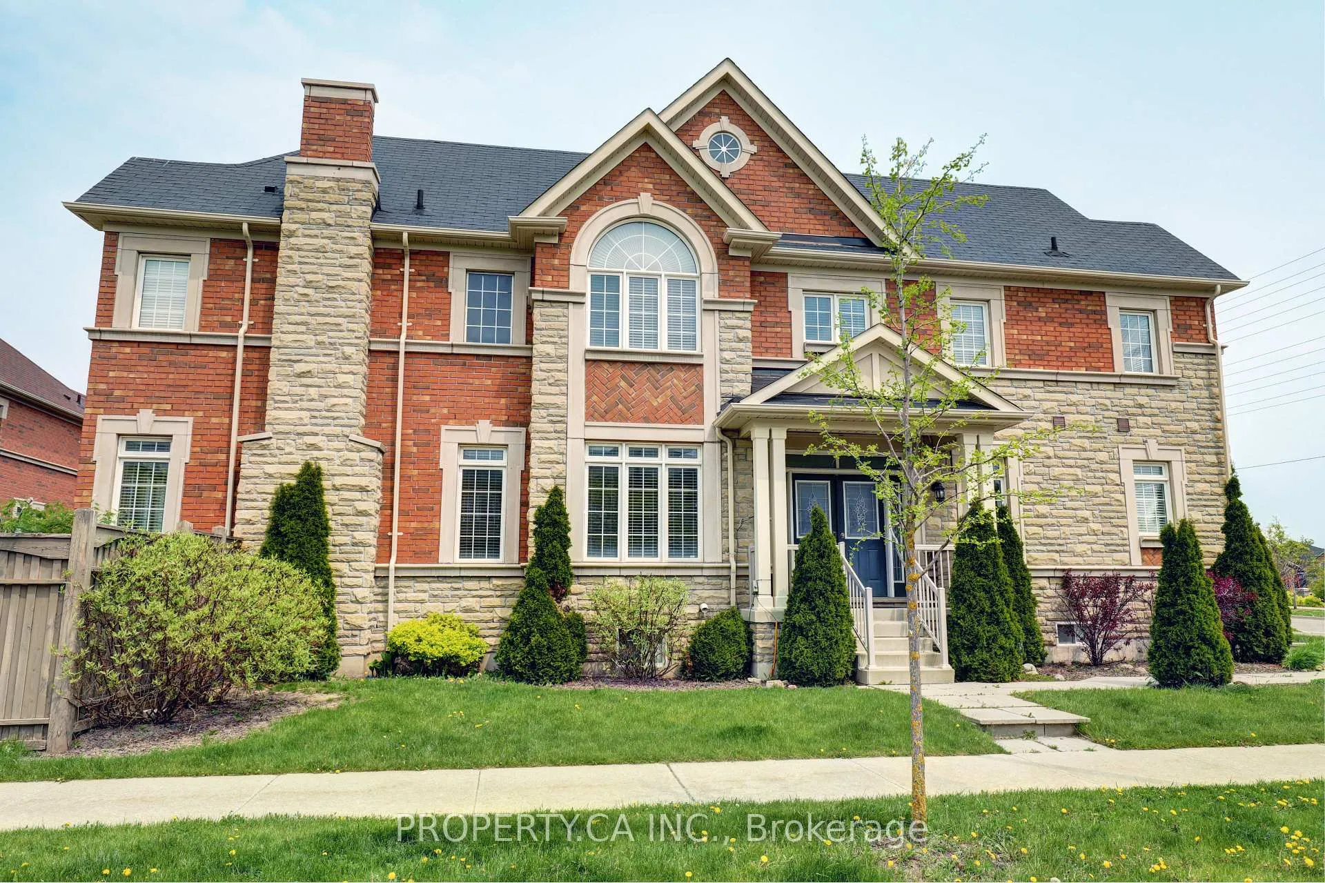 Photo 30 of 41 Spruce Pine Crescent, Vaughan, Patterson — HOMEH