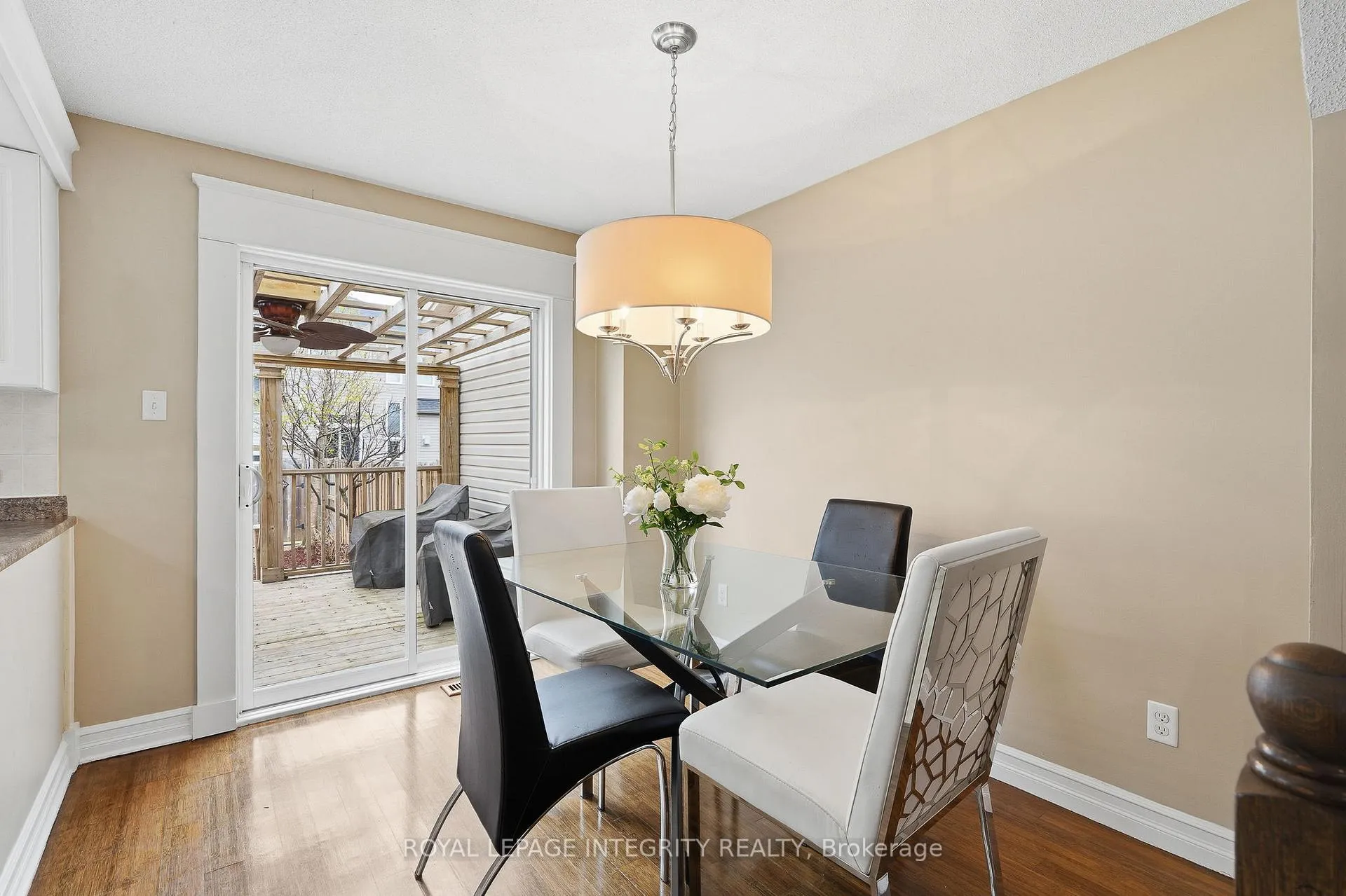 Photo 10 of 1073 Brasseur Crescent, Ottawa, Fallingbrook/Gardenway South — HOMEH