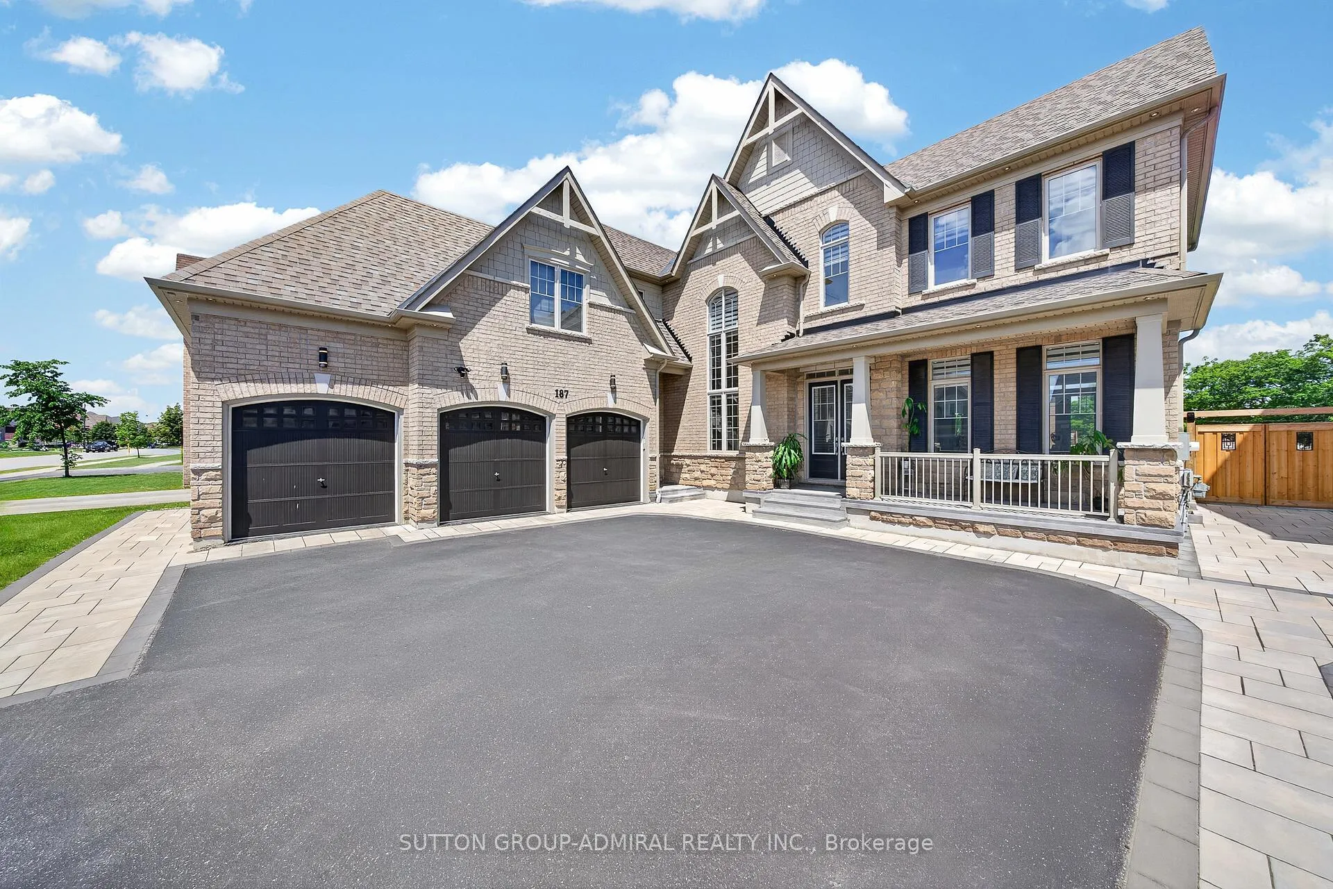Photo 2 of 187 Trail Boulevard, Springwater, Rural Springwater — HOMEH