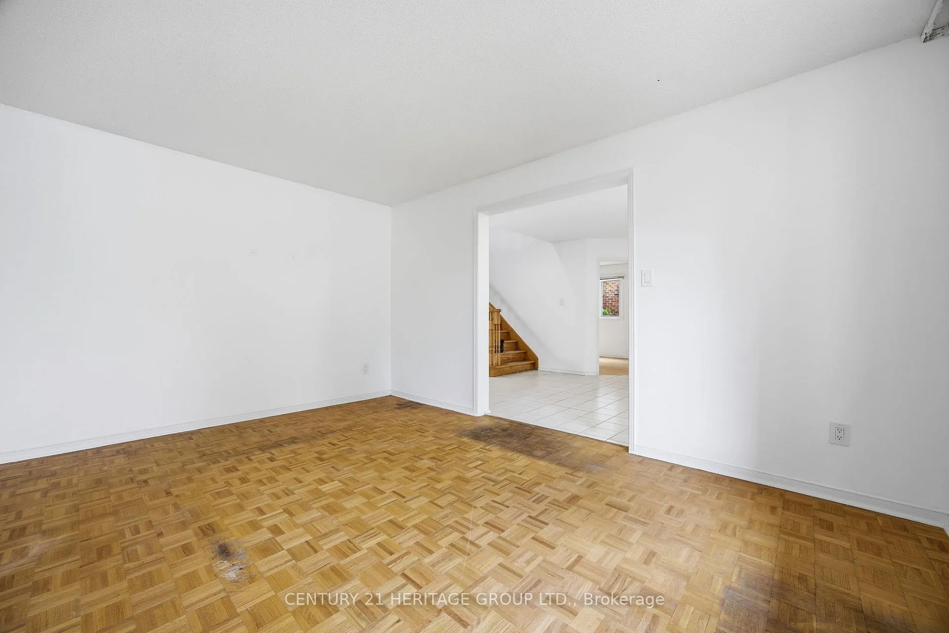 Photo 7 of 262 Barrhill Road, Vaughan, Maple — HOMEH