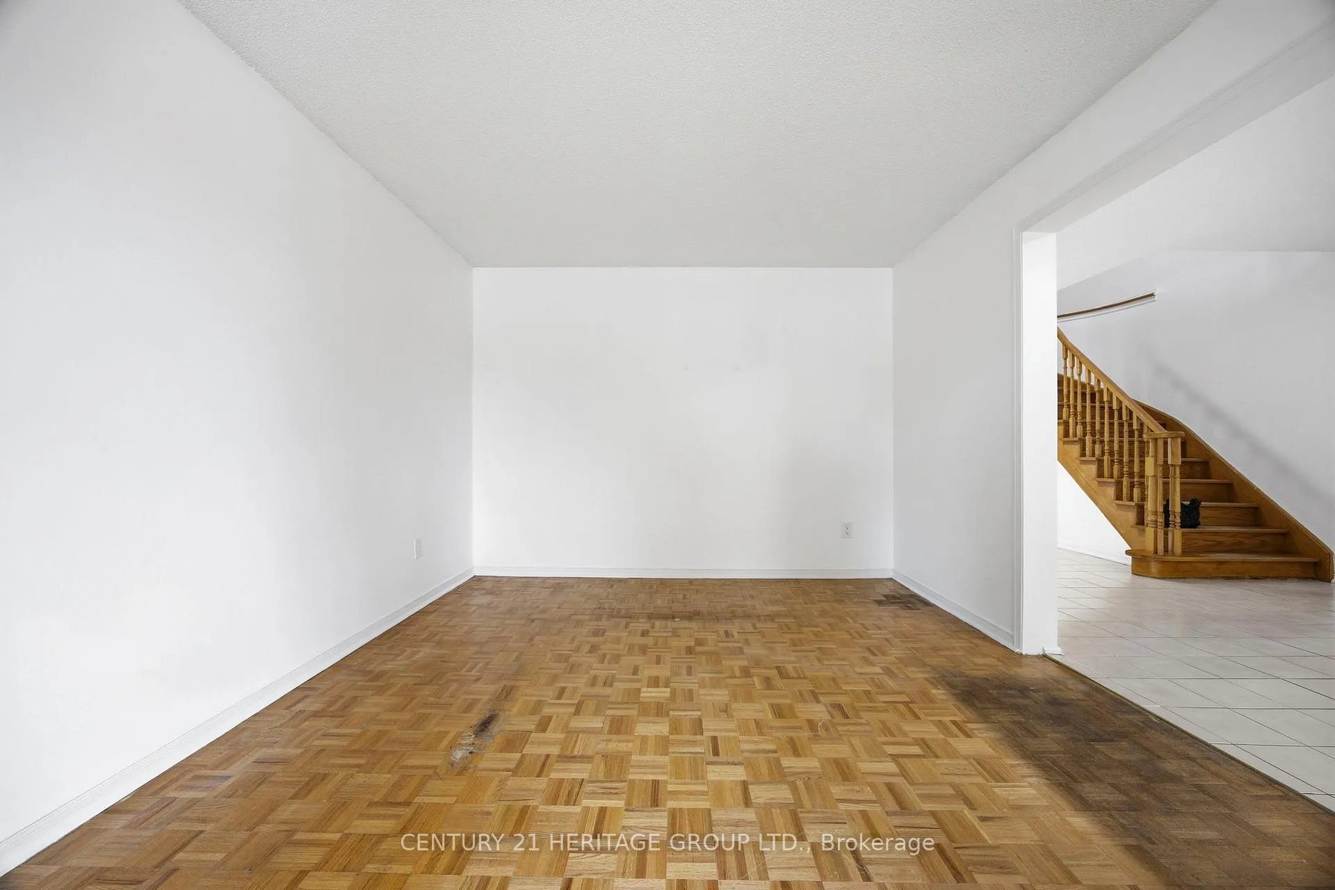 Photo 9 of 262 Barrhill Road, Vaughan, Maple — HOMEH