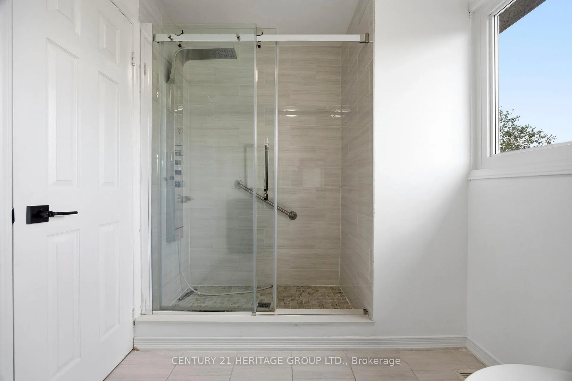 Photo 40 of 262 Barrhill Road, Vaughan, Maple — HOMEH