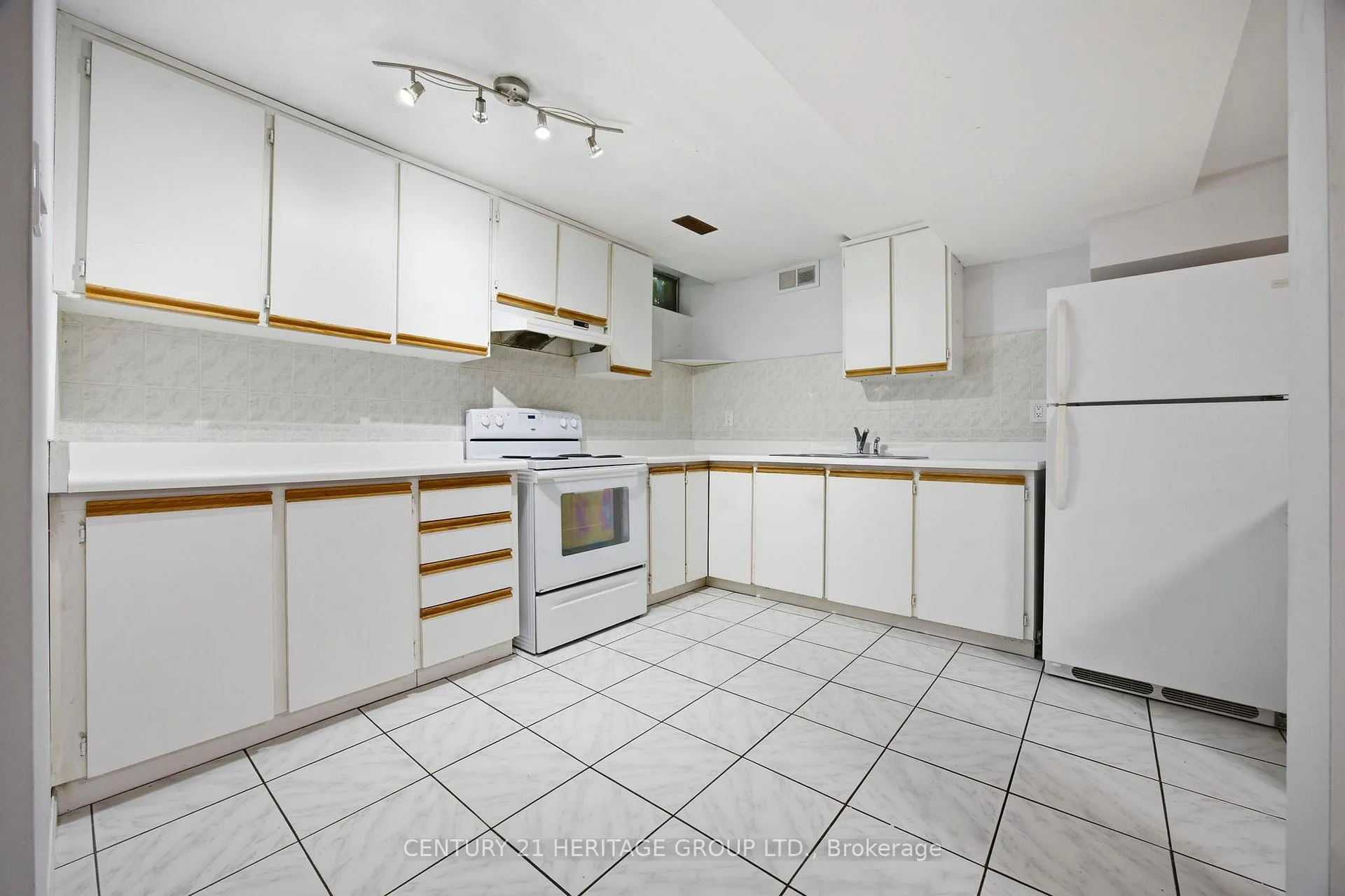 Photo 44 of 262 Barrhill Road, Vaughan, Maple — HOMEH