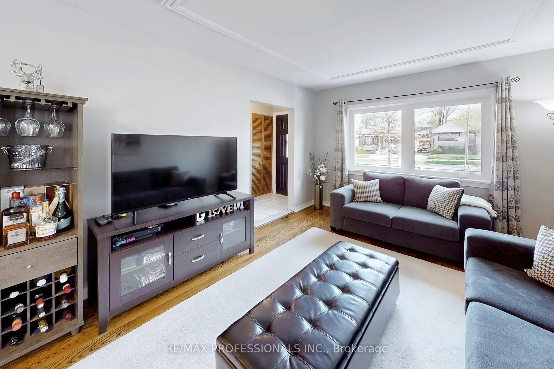 Photo 4 of 24 Braeburn Avenue, Etobicoke, Humber Heights — HOMEH