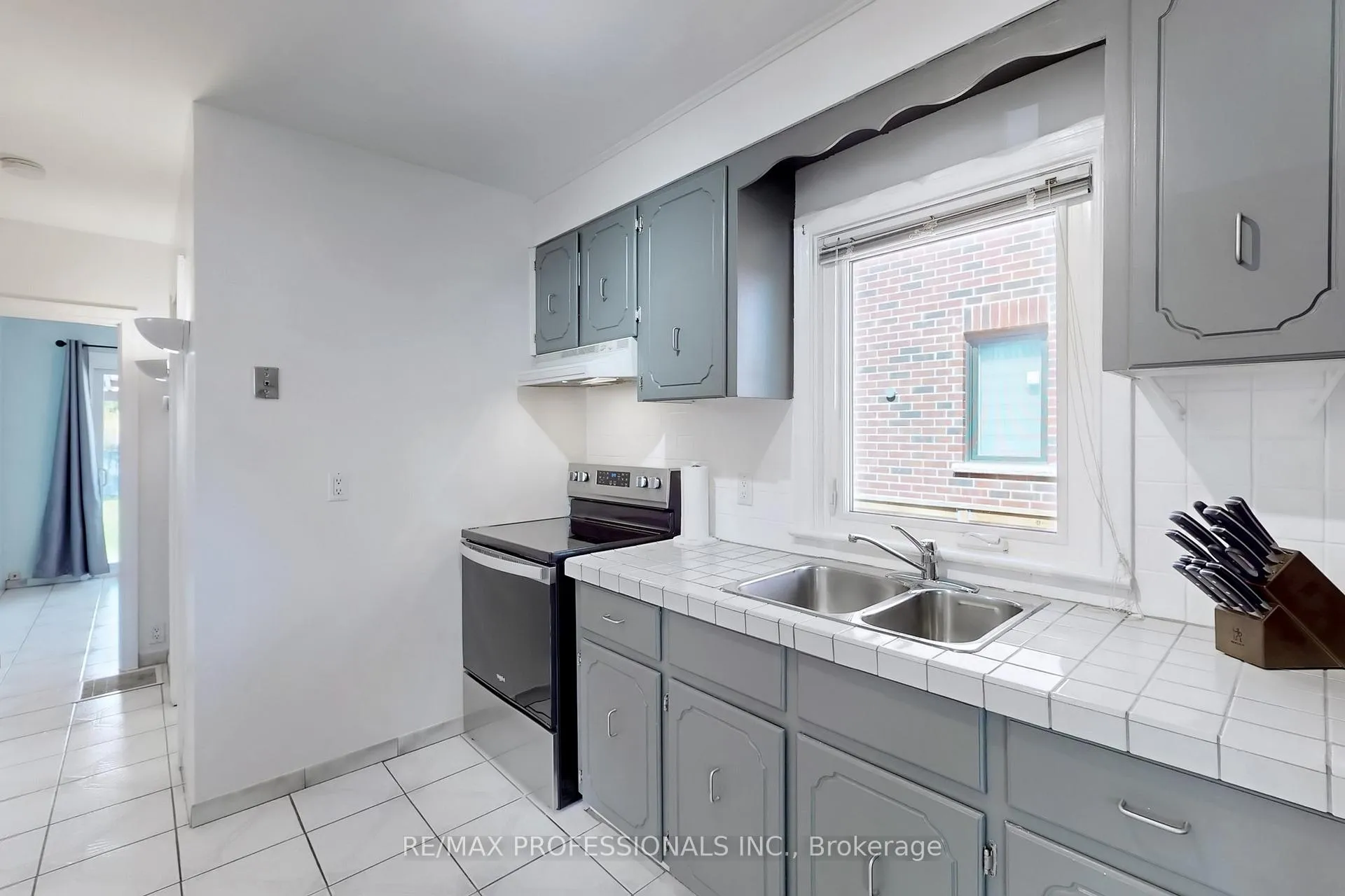 Photo 10 of 24 Braeburn Avenue, Etobicoke, Humber Heights — HOMEH