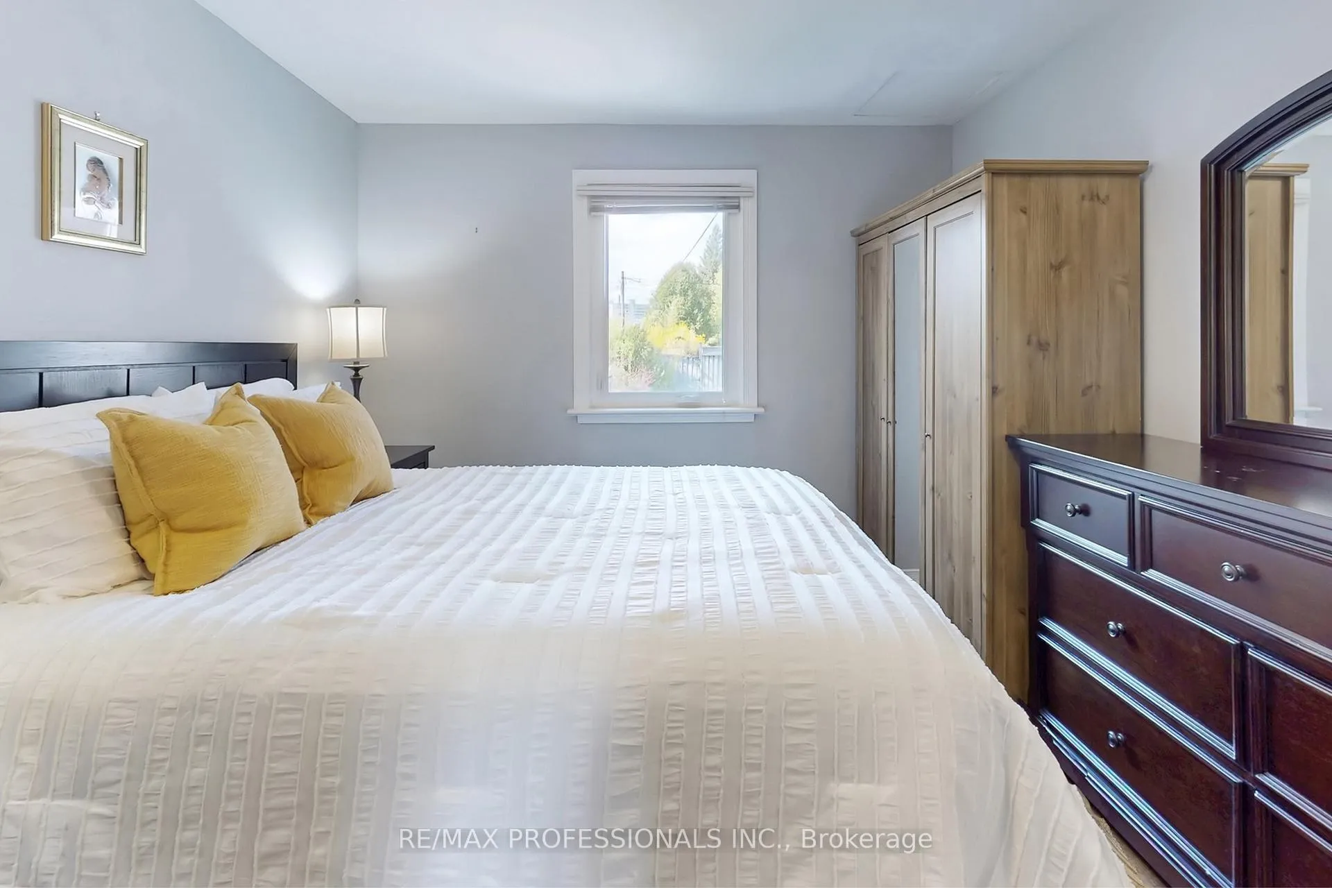 Photo 15 of 24 Braeburn Avenue, Etobicoke, Humber Heights — HOMEH