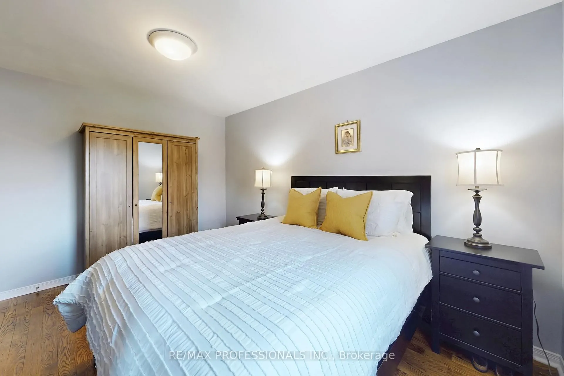 Photo 16 of 24 Braeburn Avenue, Etobicoke, Humber Heights — HOMEH