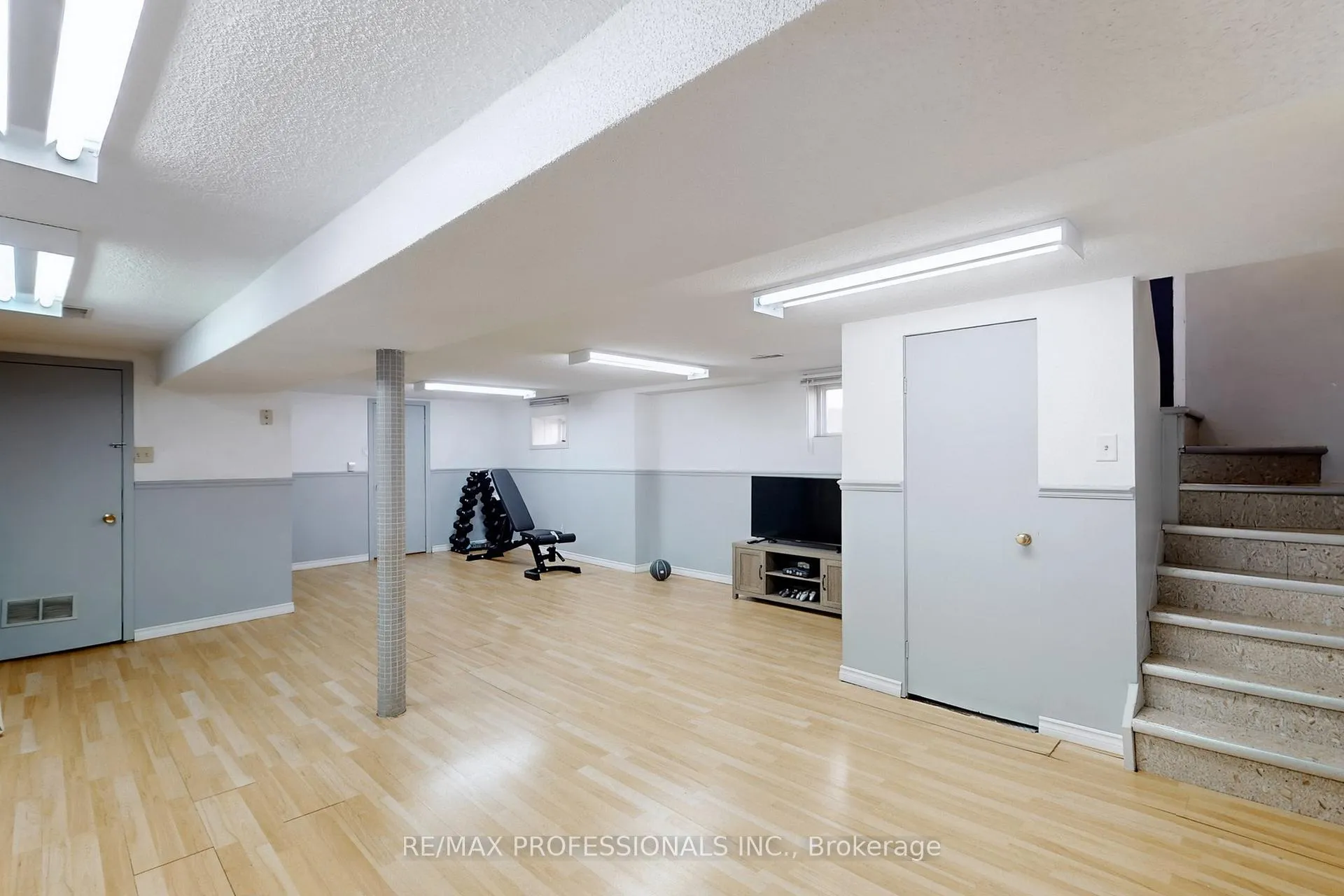 Photo 23 of 24 Braeburn Avenue, Etobicoke, Humber Heights — HOMEH