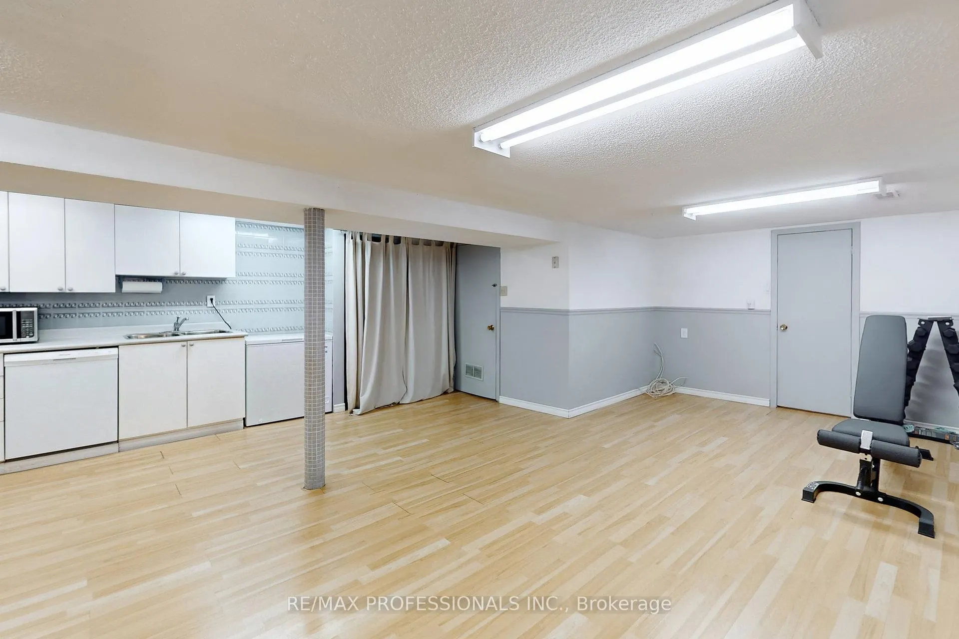 Photo 24 of 24 Braeburn Avenue, Etobicoke, Humber Heights — HOMEH