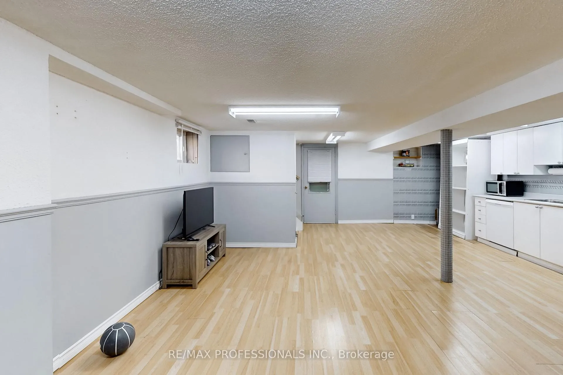 Photo 25 of 24 Braeburn Avenue, Etobicoke, Humber Heights — HOMEH