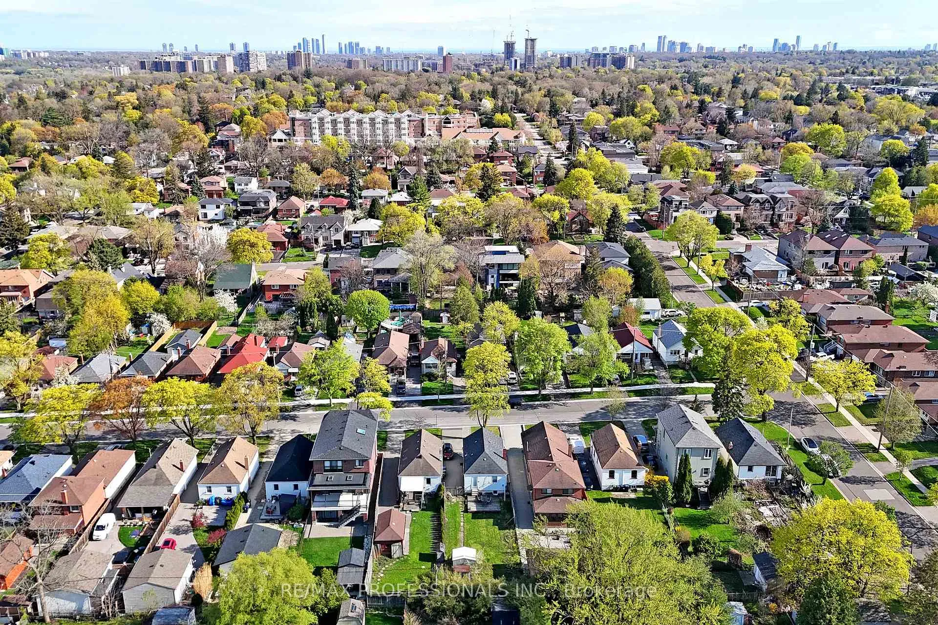 Photo 37 of 24 Braeburn Avenue, Etobicoke, Humber Heights — HOMEH