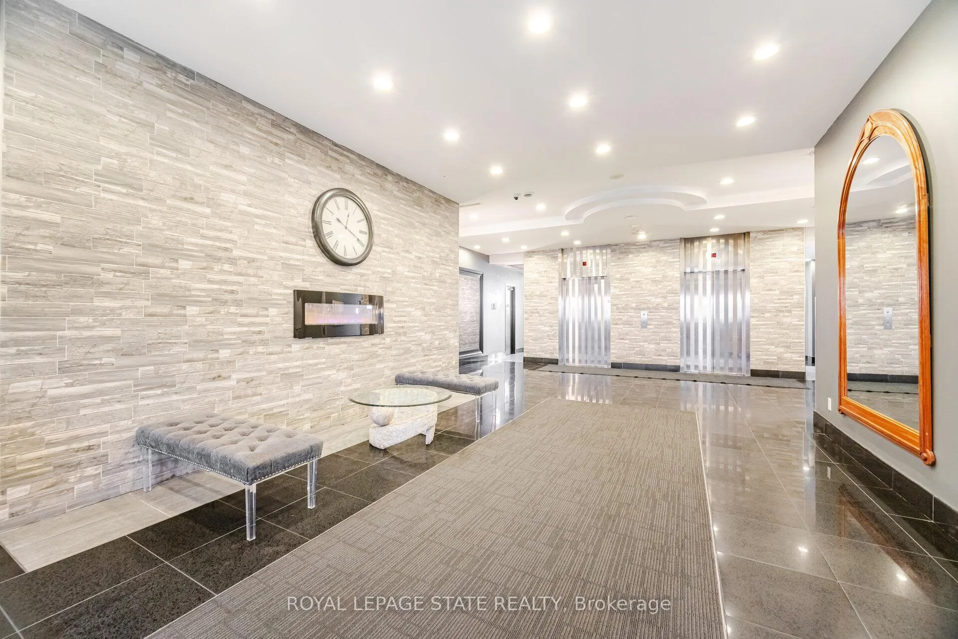 Photo 4 of Unit 909, 135 James Street S, Hamilton, Corktown — HOMEH