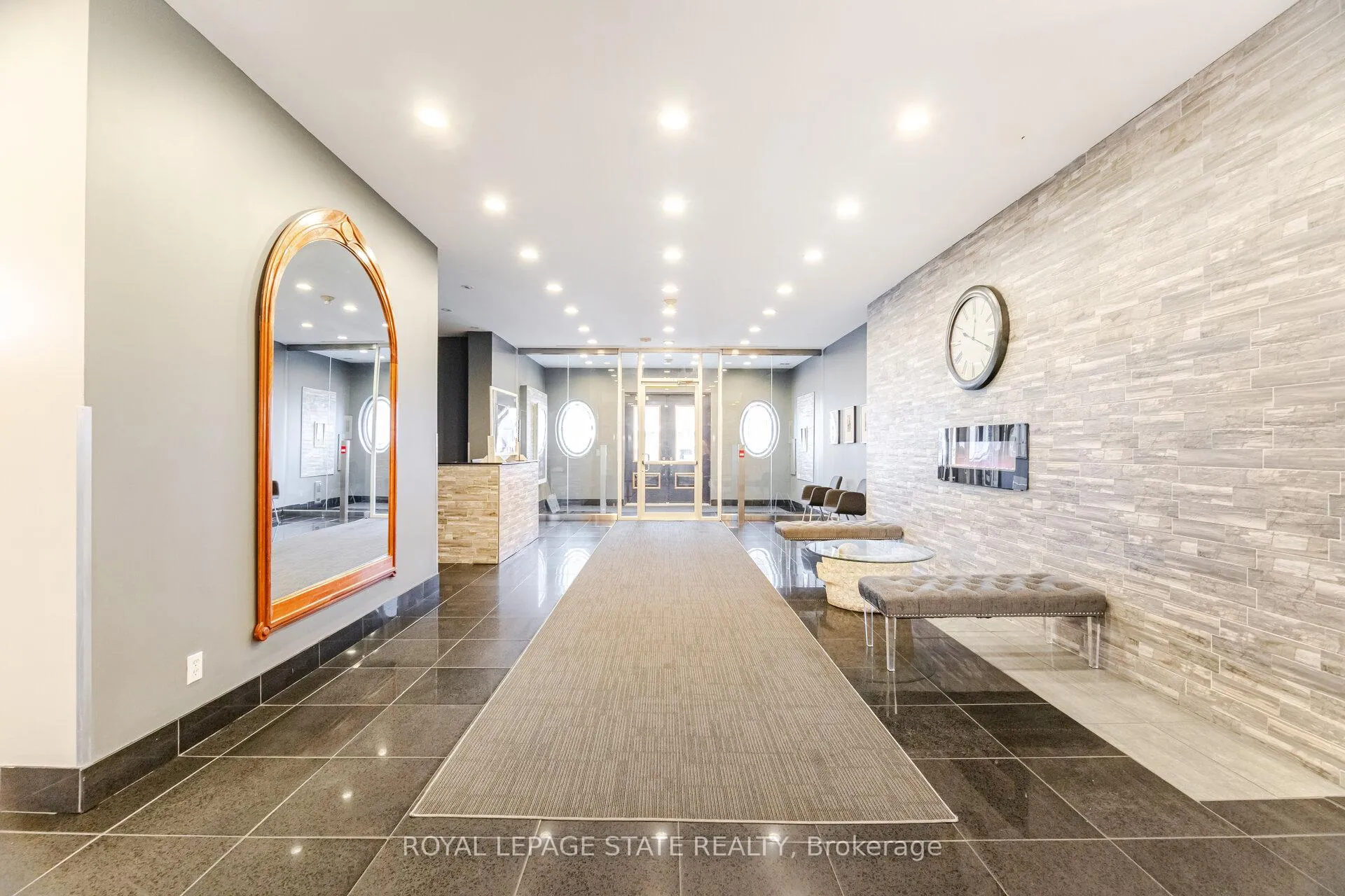 Photo 5 of Unit 909, 135 James Street S, Hamilton, Corktown — HOMEH