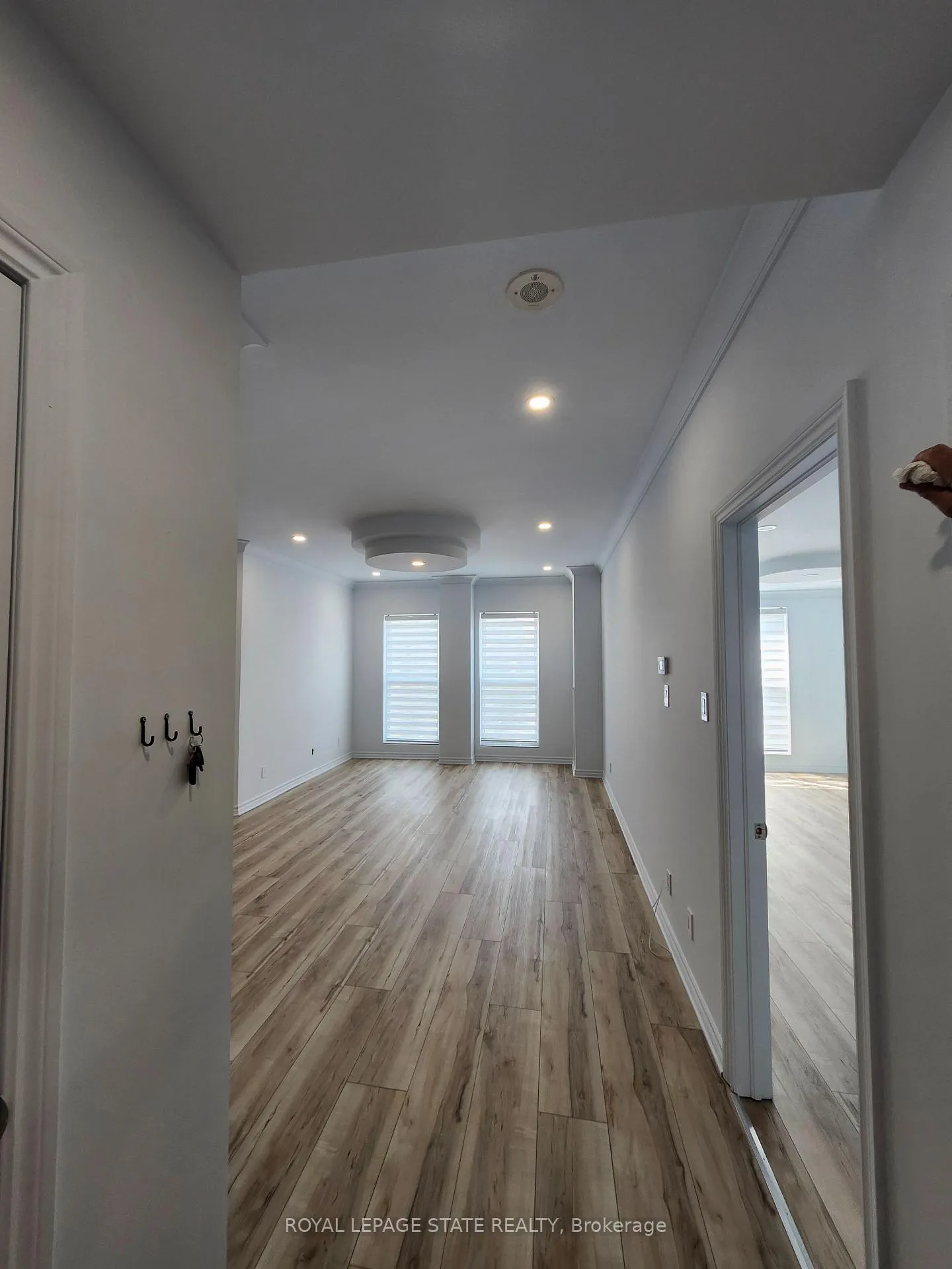 Photo 10 of Unit 909, 135 James Street S, Hamilton, Corktown — HOMEH