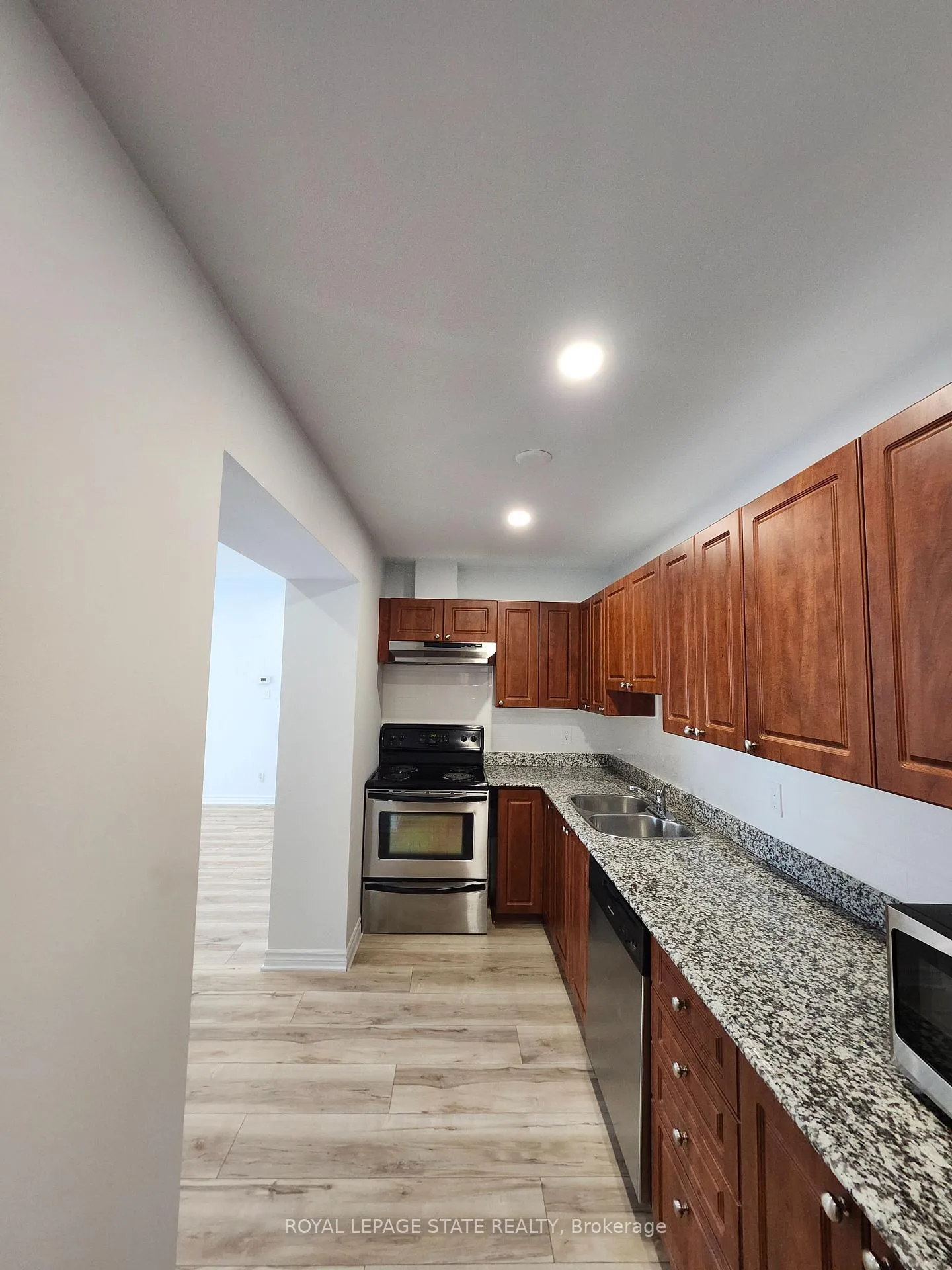 Photo 18 of Unit 909, 135 James Street S, Hamilton, Corktown — HOMEH