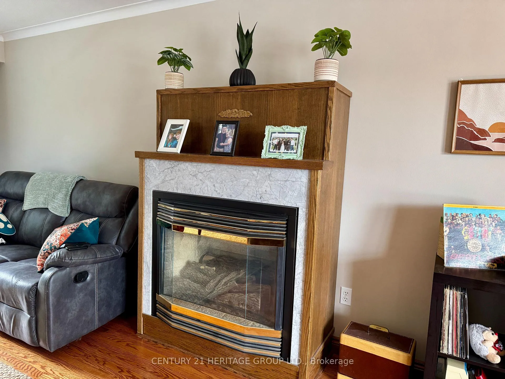 Photo 5 of 584 Arnhem Drive, Oshawa, O'Neill — HOMEH