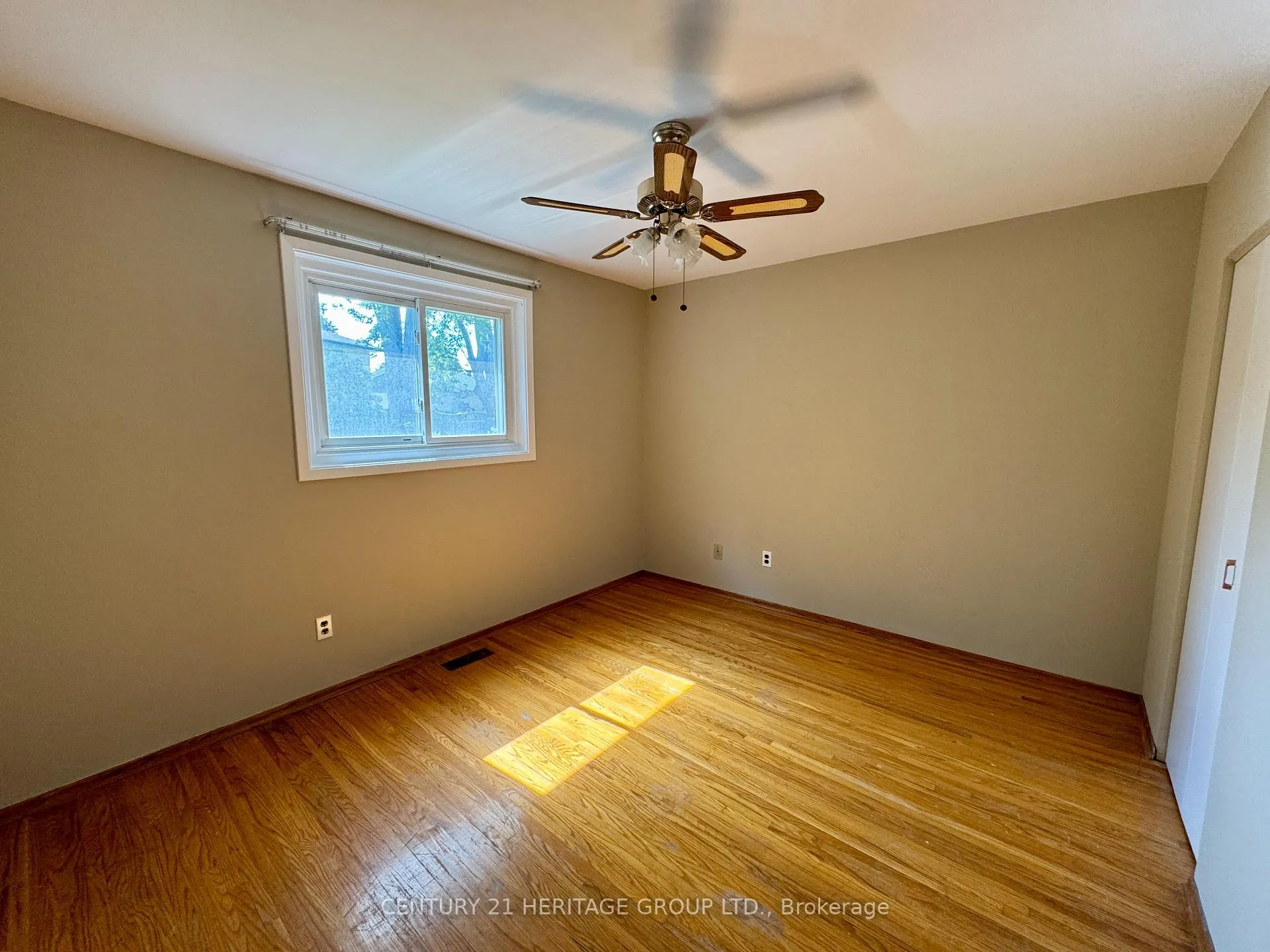 Photo 22 of 584 Arnhem Drive, Oshawa, O'Neill — HOMEH