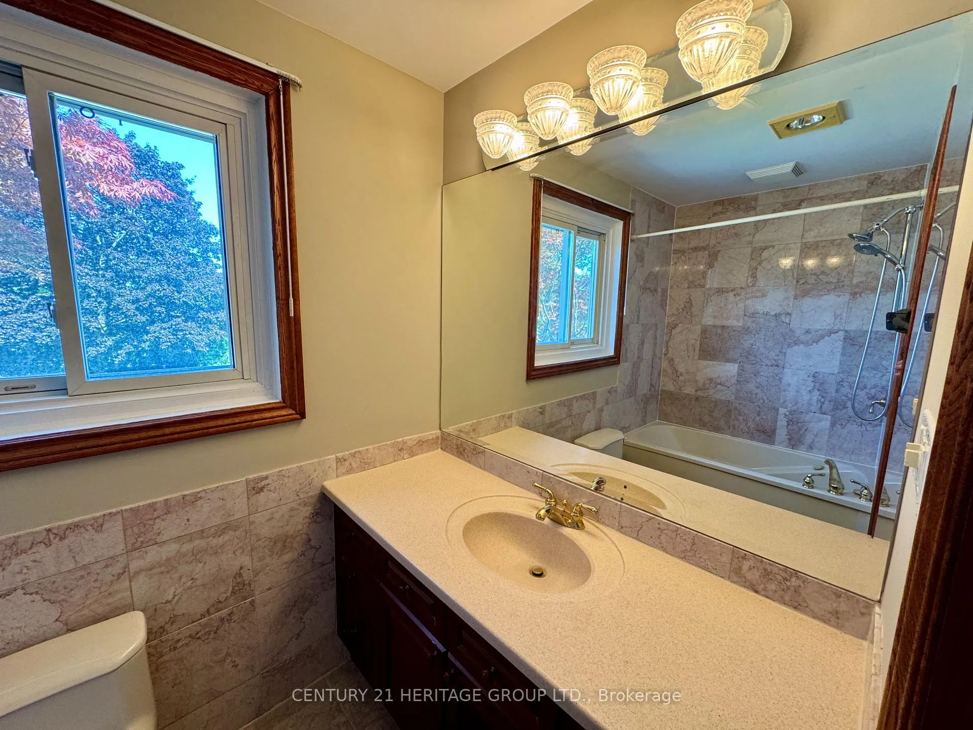 Photo 26 of 584 Arnhem Drive, Oshawa, O'Neill — HOMEH