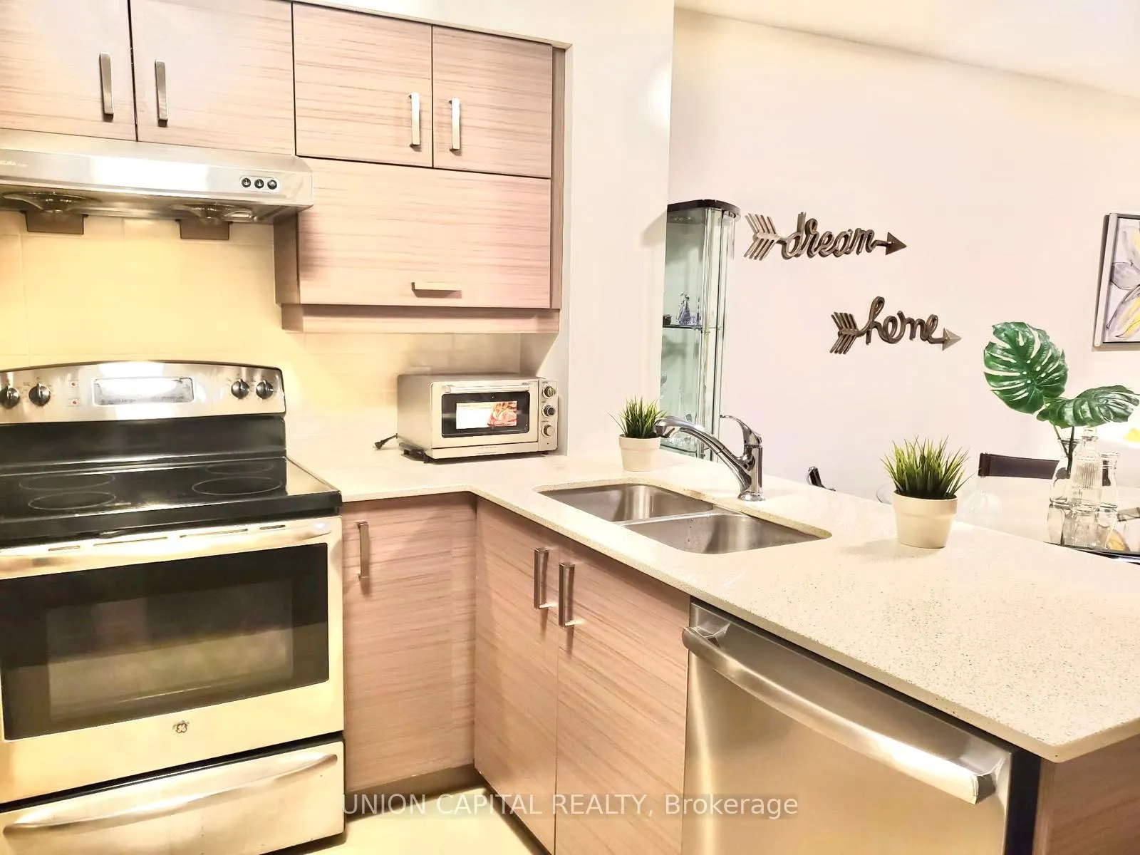 Photo 3 of Unit 910, 1 Uptown Drive, Markham, Unionville — HOMEH