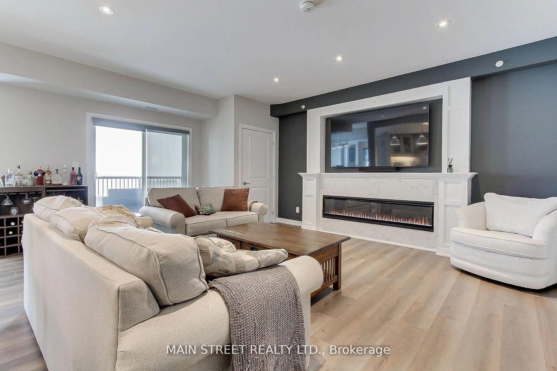 Photo 7 of Unit 402, 20 Koda Street, Barrie, Rural Barrie Southwest — HOMEH
