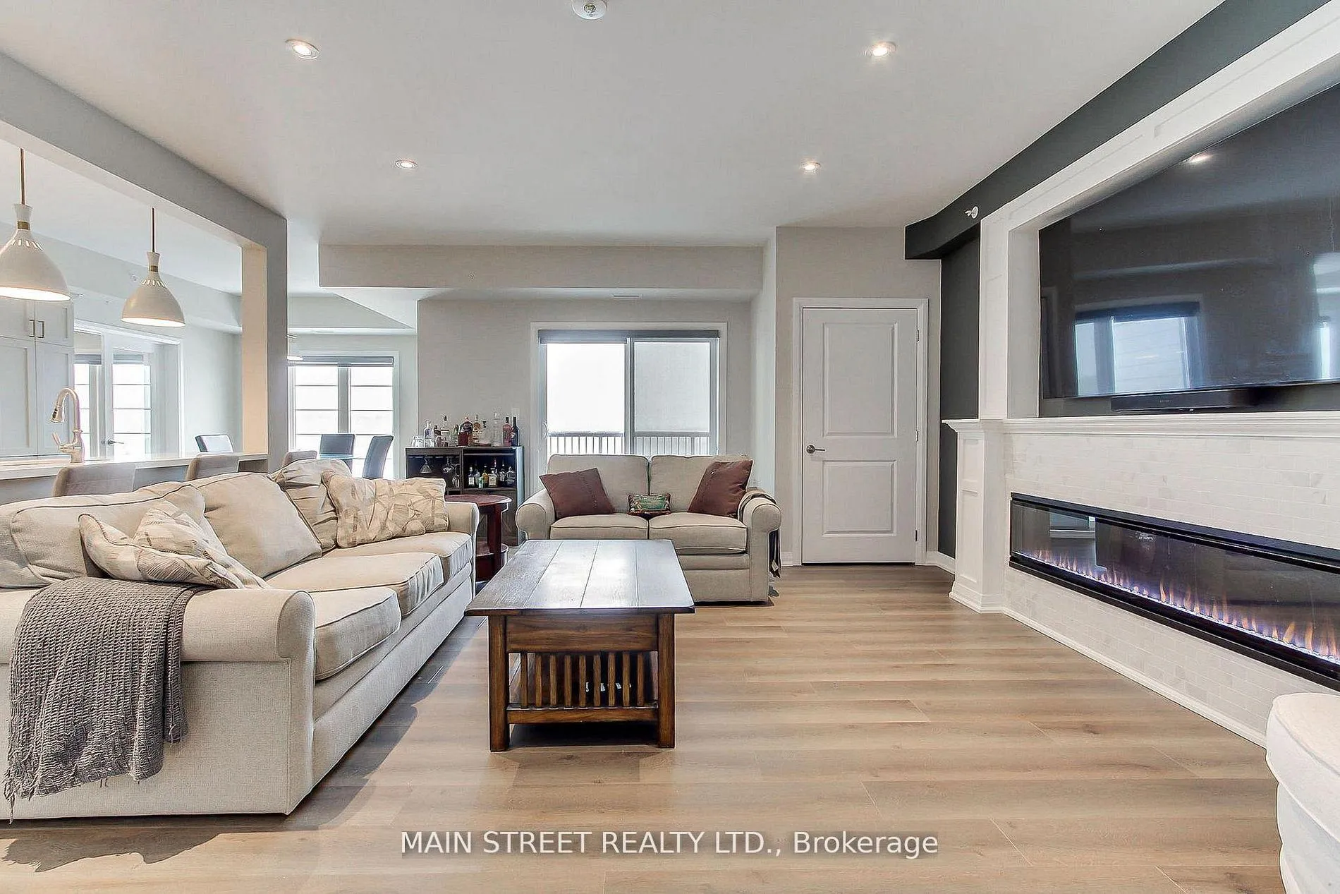 Photo 11 of Unit 402, 20 Koda Street, Barrie, Rural Barrie Southwest — HOMEH
