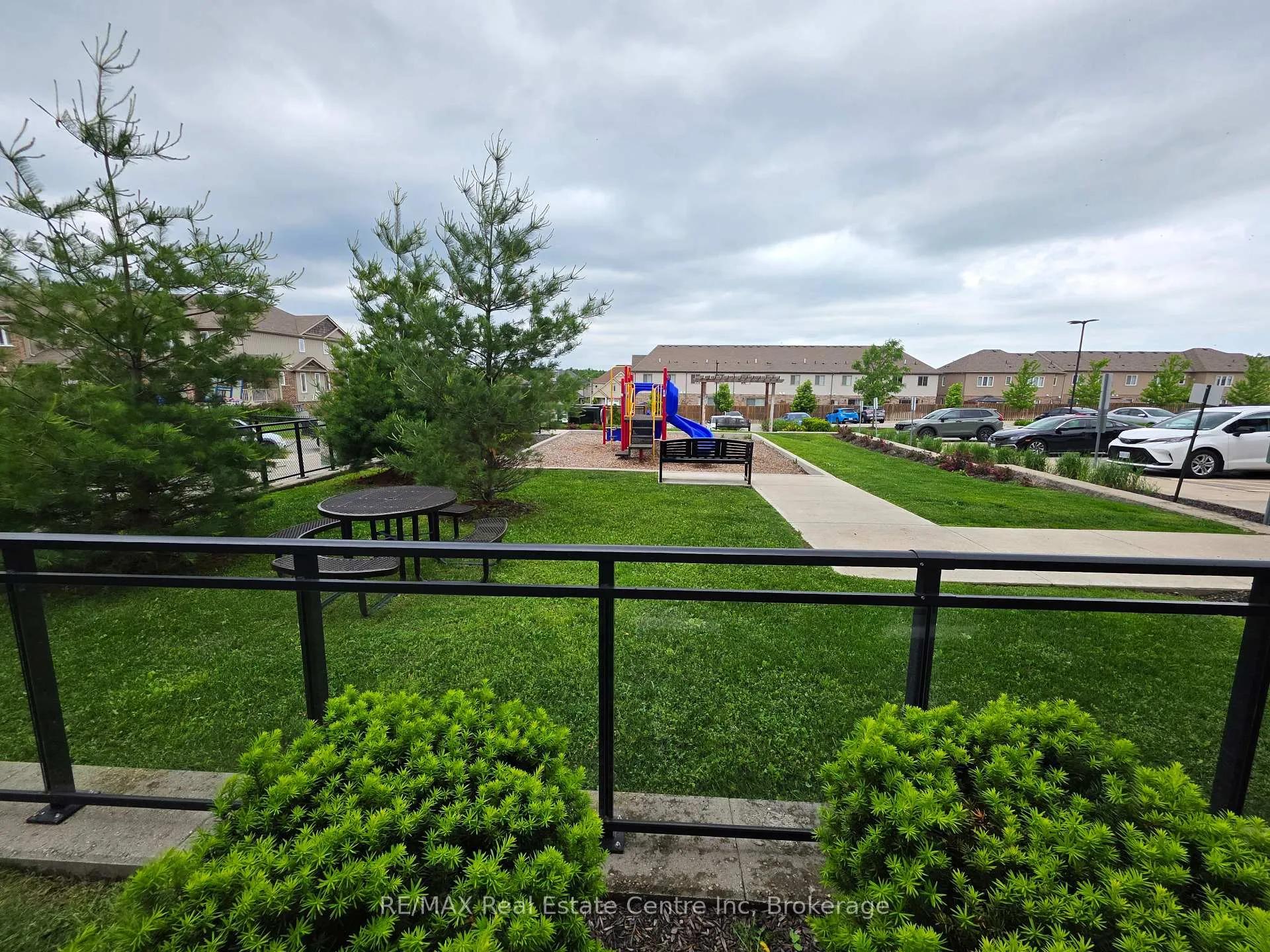 Photo 3 of Unit 35, 108 Summit Ridge Drive, Guelph, Grange Road — HOMEH