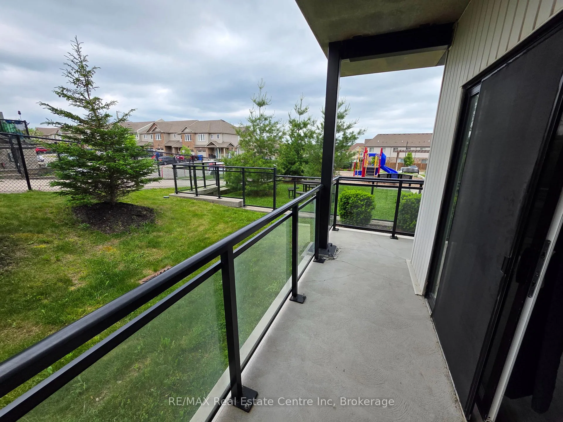 Photo 4 of Unit 35, 108 Summit Ridge Drive, Guelph, Grange Road — HOMEH