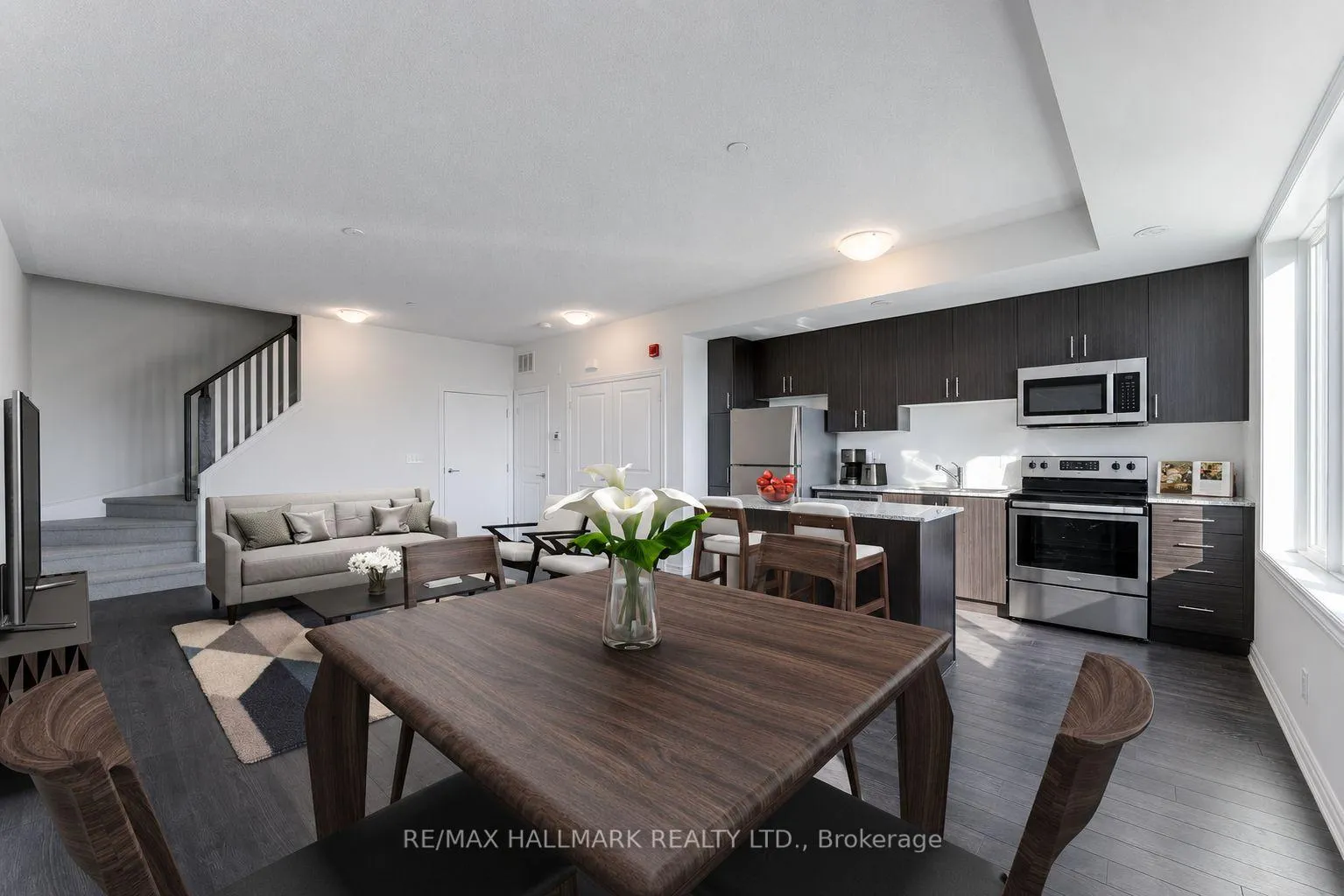 Photo 4 of Unit 31, 100 Long Branch Avenue, Etobicoke, Long Branch — HOMEH