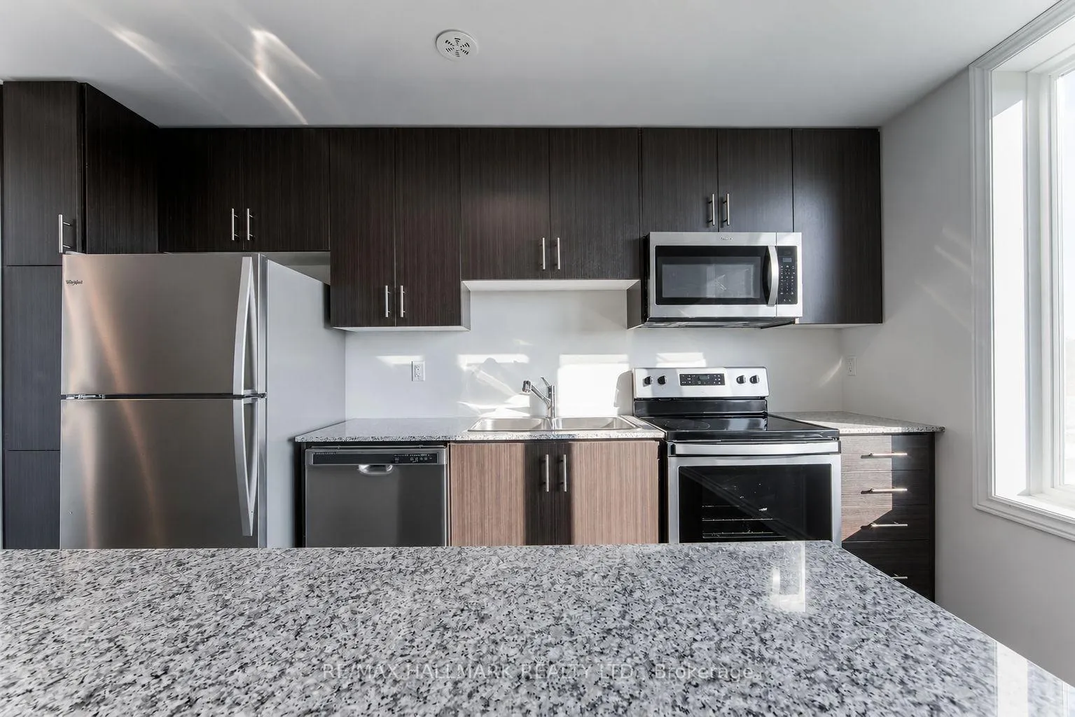 Photo 6 of Unit 31, 100 Long Branch Avenue, Etobicoke, Long Branch — HOMEH