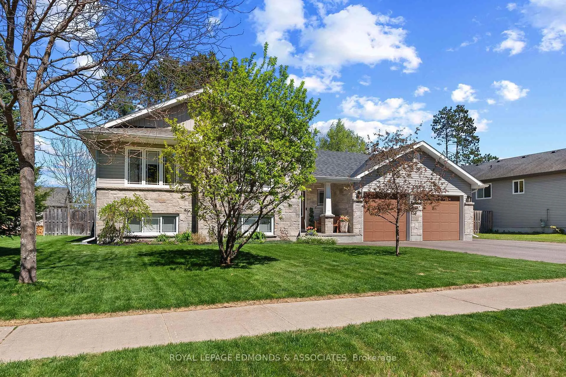 Photo 2 of 51 Bedard Boulevard, Petawawa, Petawawa — HOMEH