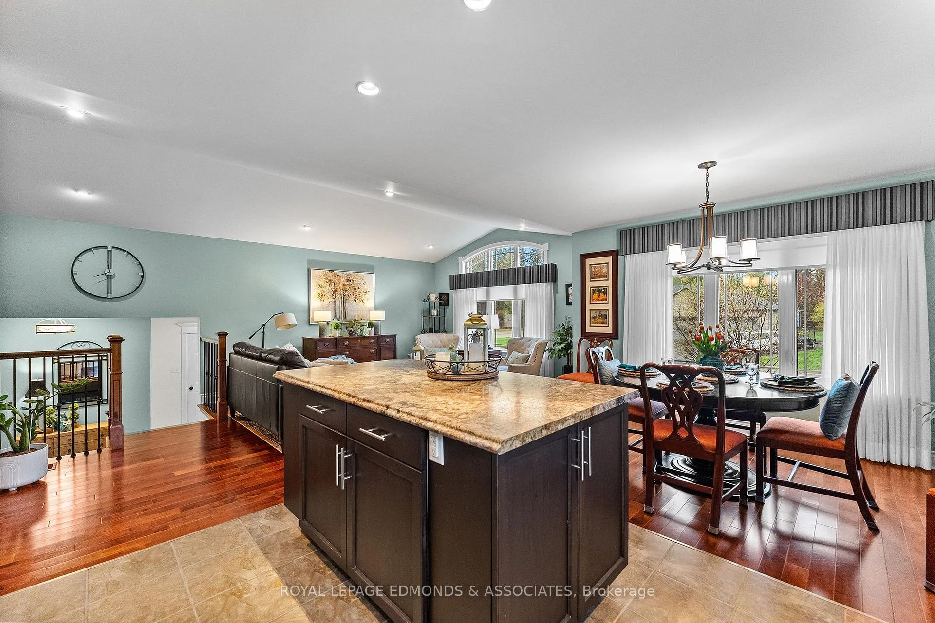 Photo 14 of 51 Bedard Boulevard, Petawawa, Petawawa — HOMEH