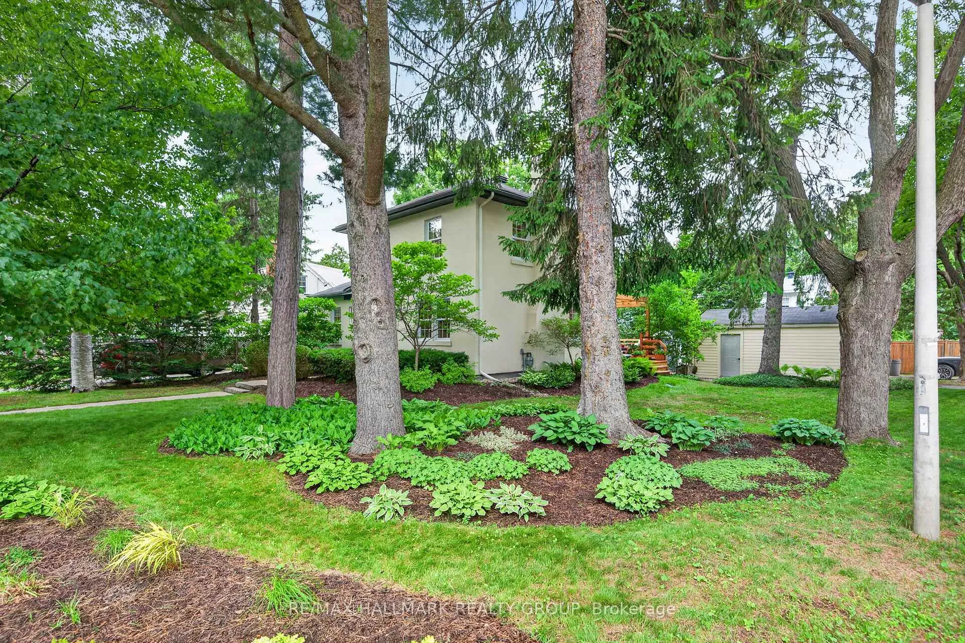 Photo 3 of 1 Bedford Crescent, Ottawa, Manor Park — HOMEH