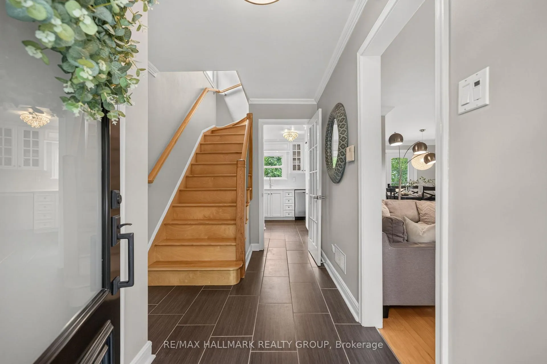 Photo 5 of 1 Bedford Crescent, Ottawa, Manor Park — HOMEH