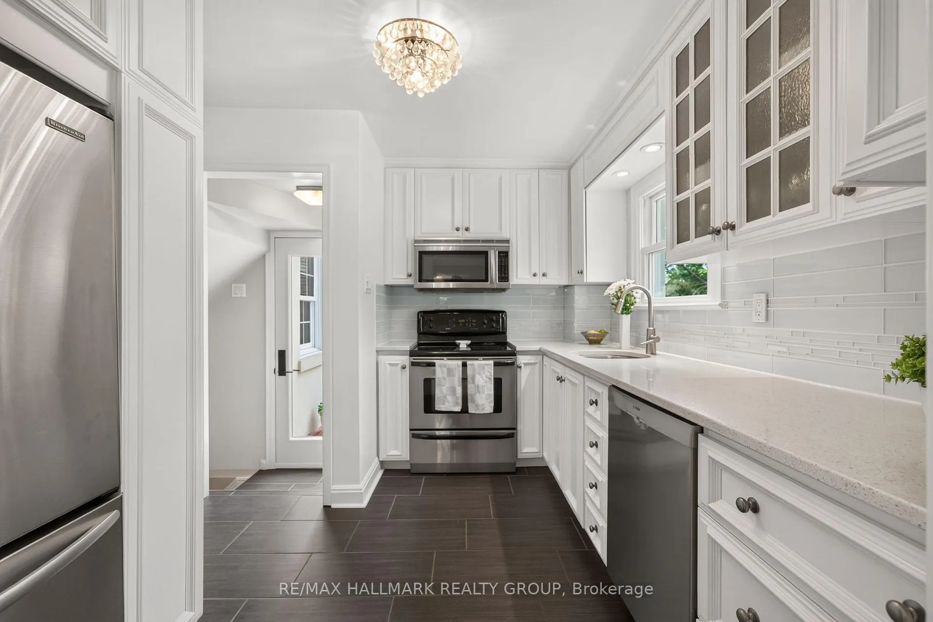 Photo 19 of 1 Bedford Crescent, Ottawa, Manor Park — HOMEH