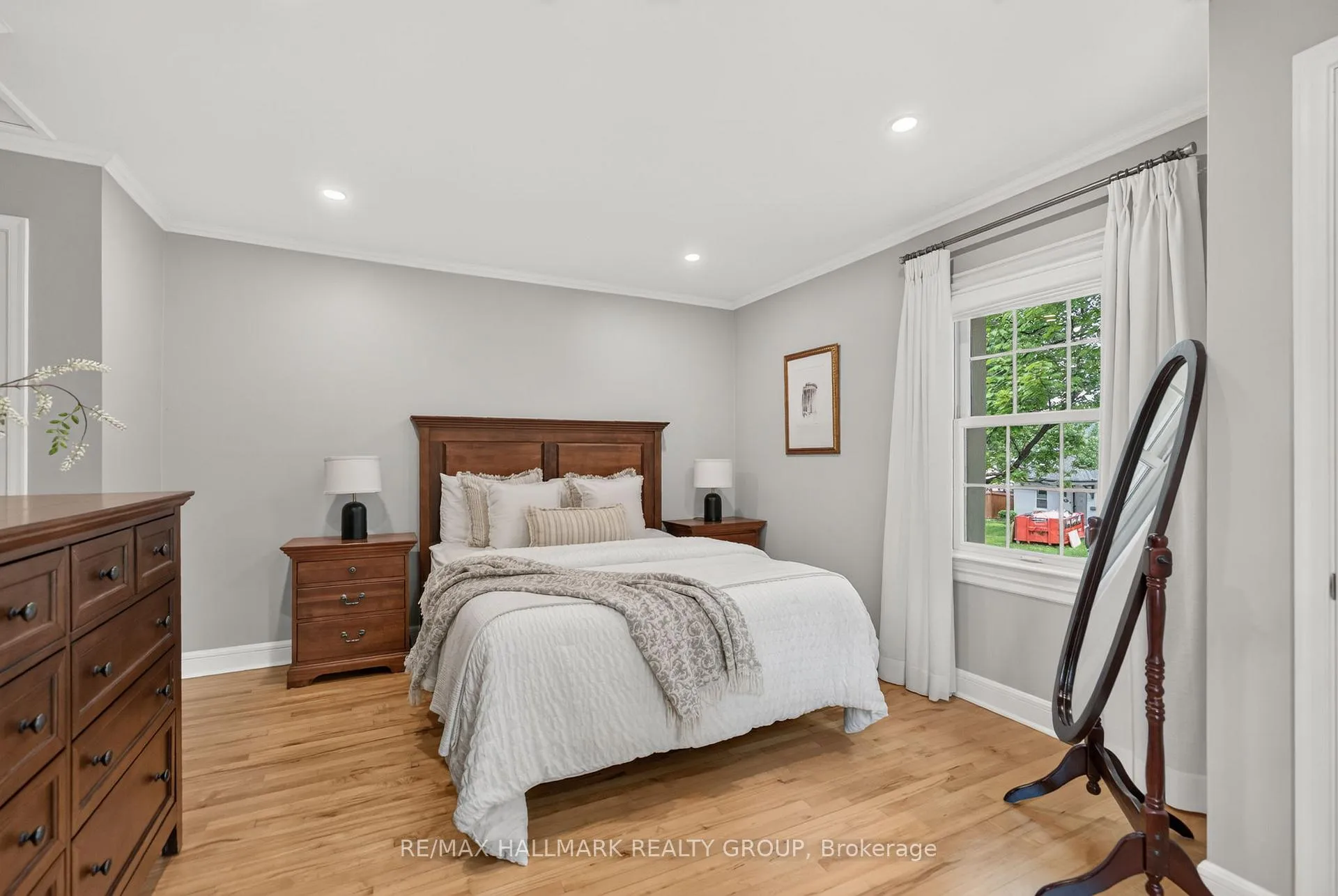 Photo 26 of 1 Bedford Crescent, Ottawa, Manor Park — HOMEH