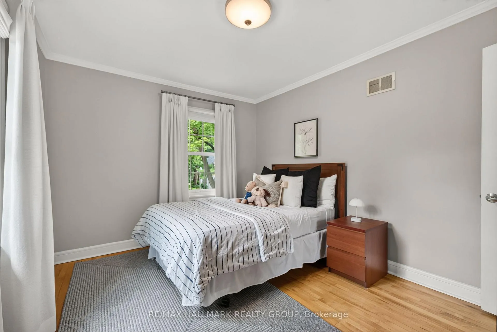 Photo 29 of 1 Bedford Crescent, Ottawa, Manor Park — HOMEH