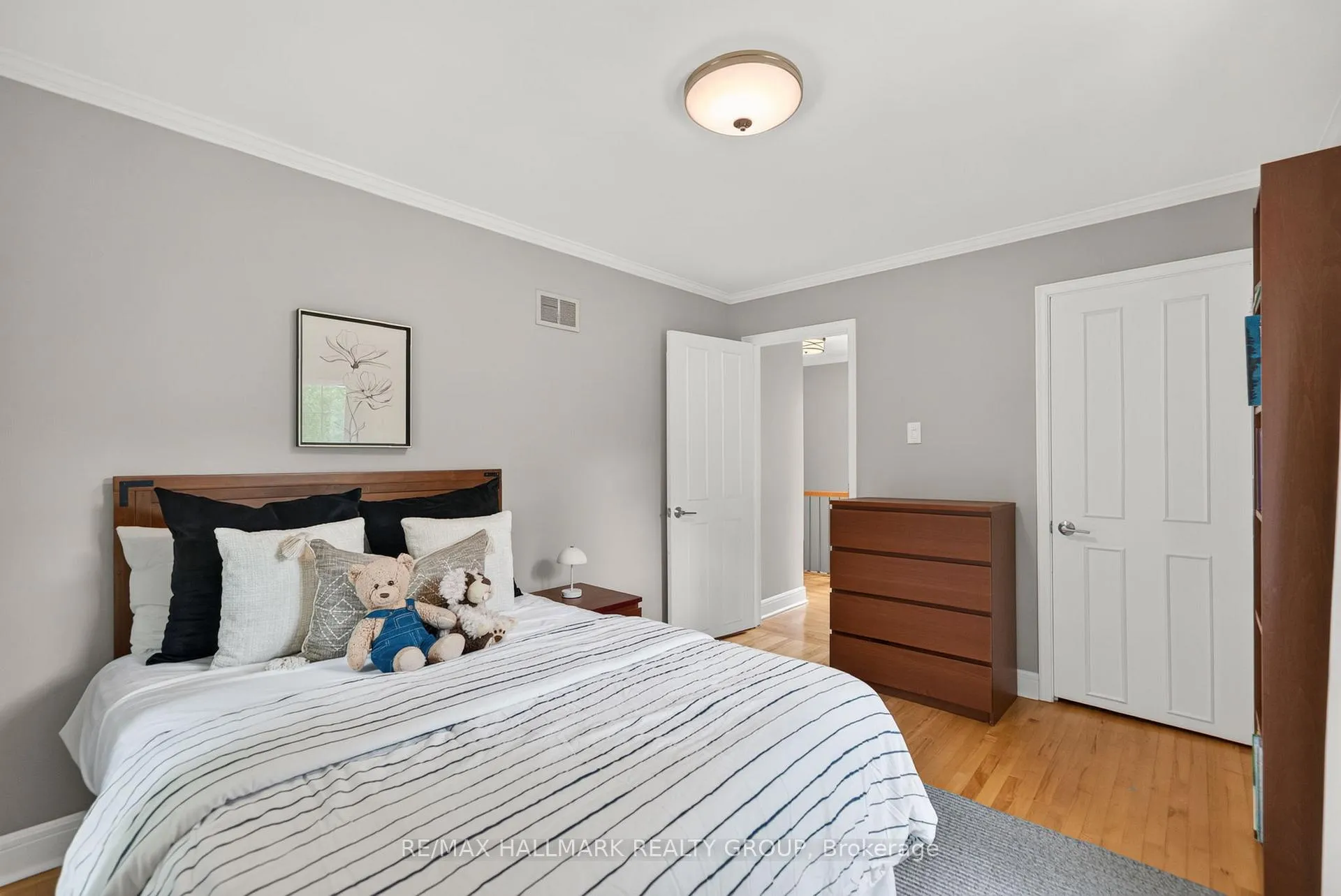 Photo 31 of 1 Bedford Crescent, Ottawa, Manor Park — HOMEH