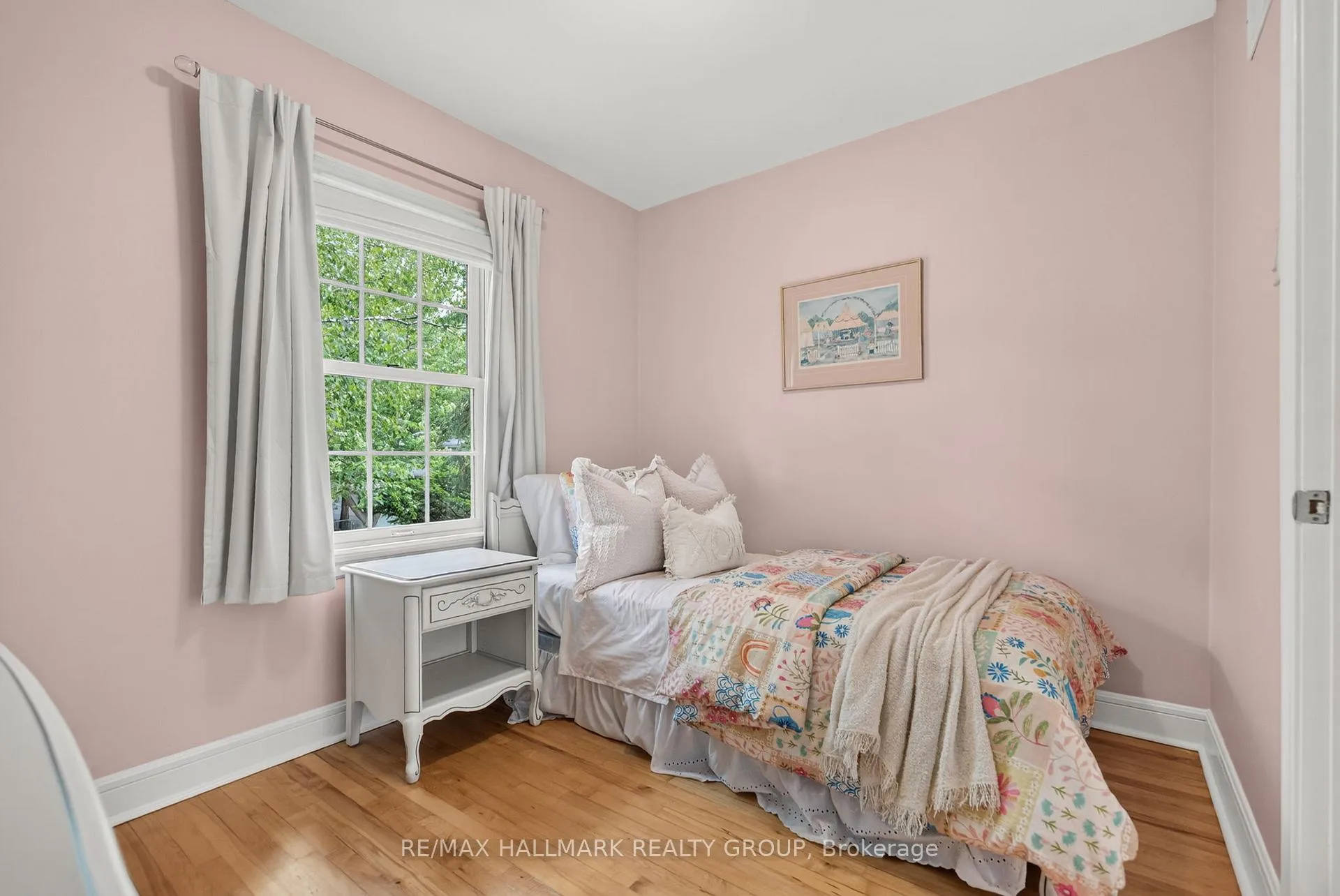 Photo 32 of 1 Bedford Crescent, Ottawa, Manor Park — HOMEH