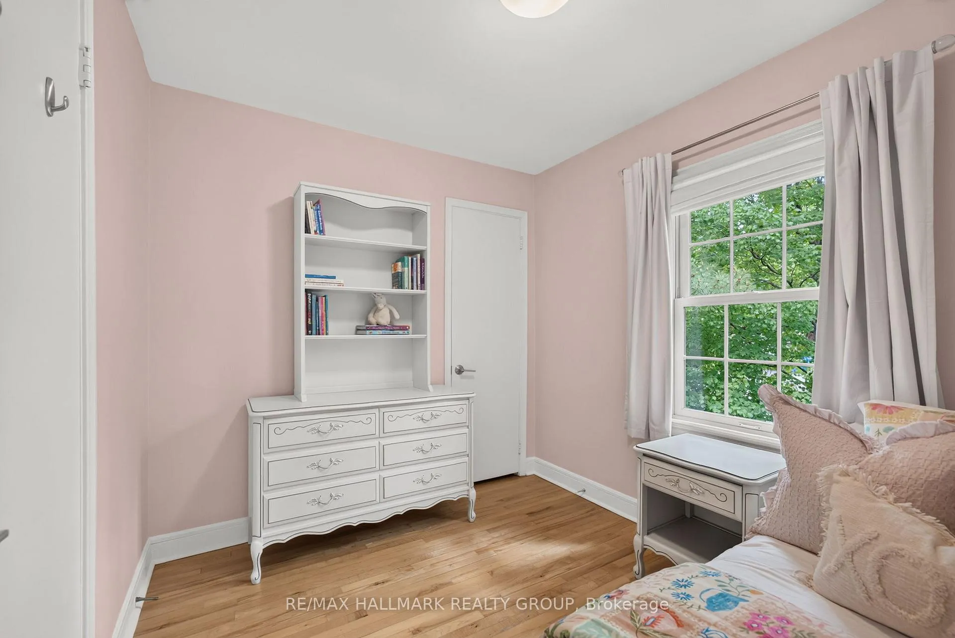 Photo 33 of 1 Bedford Crescent, Ottawa, Manor Park — HOMEH