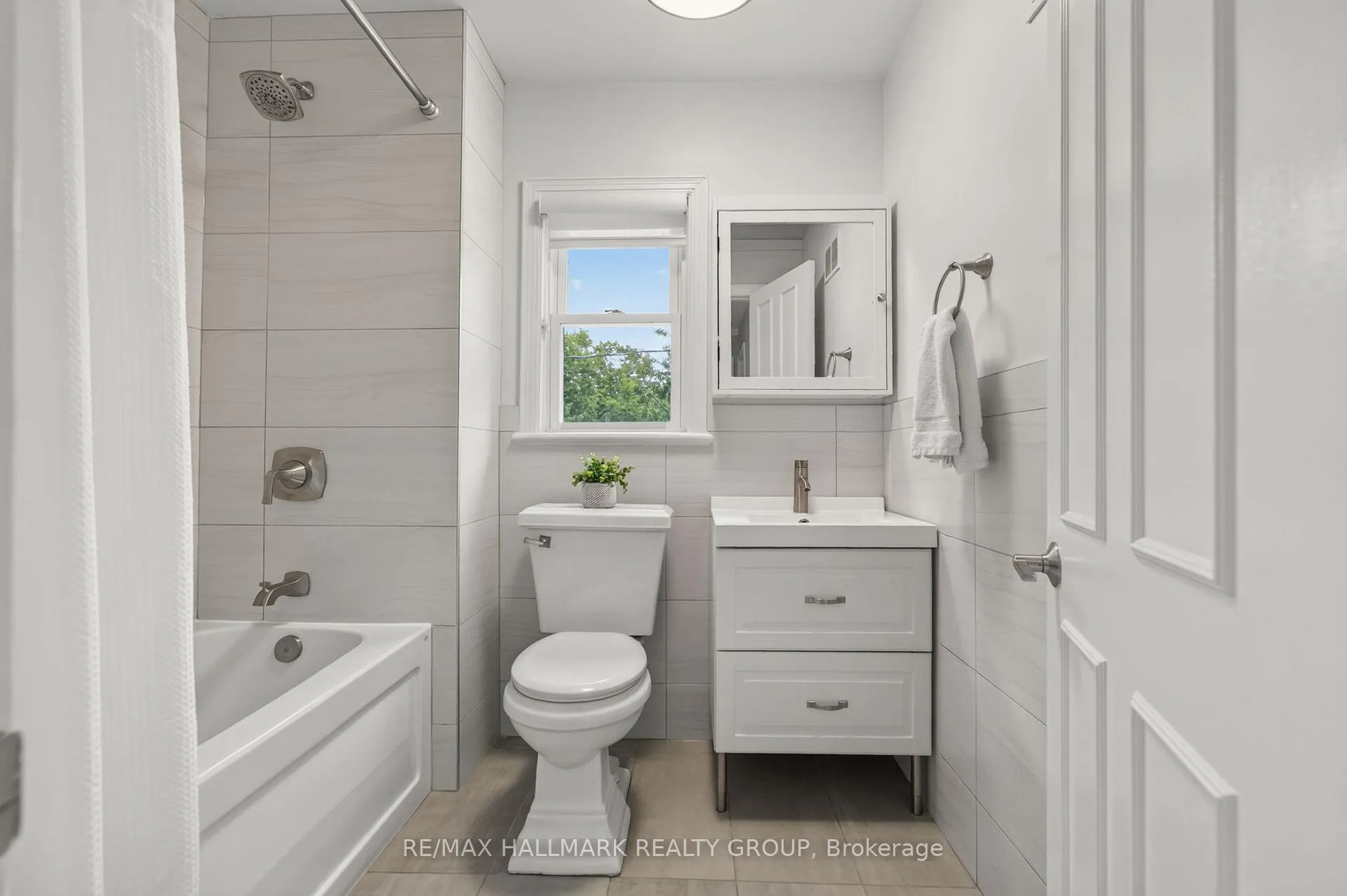 Photo 34 of 1 Bedford Crescent, Ottawa, Manor Park — HOMEH
