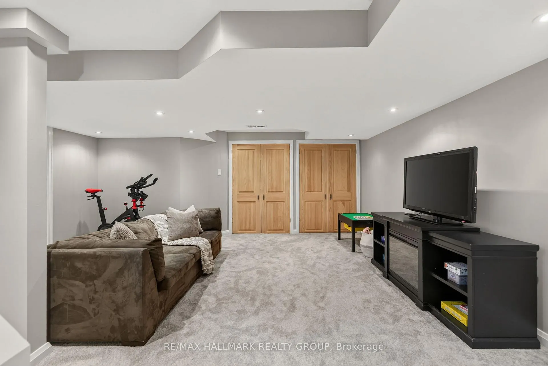 Photo 37 of 1 Bedford Crescent, Ottawa, Manor Park — HOMEH