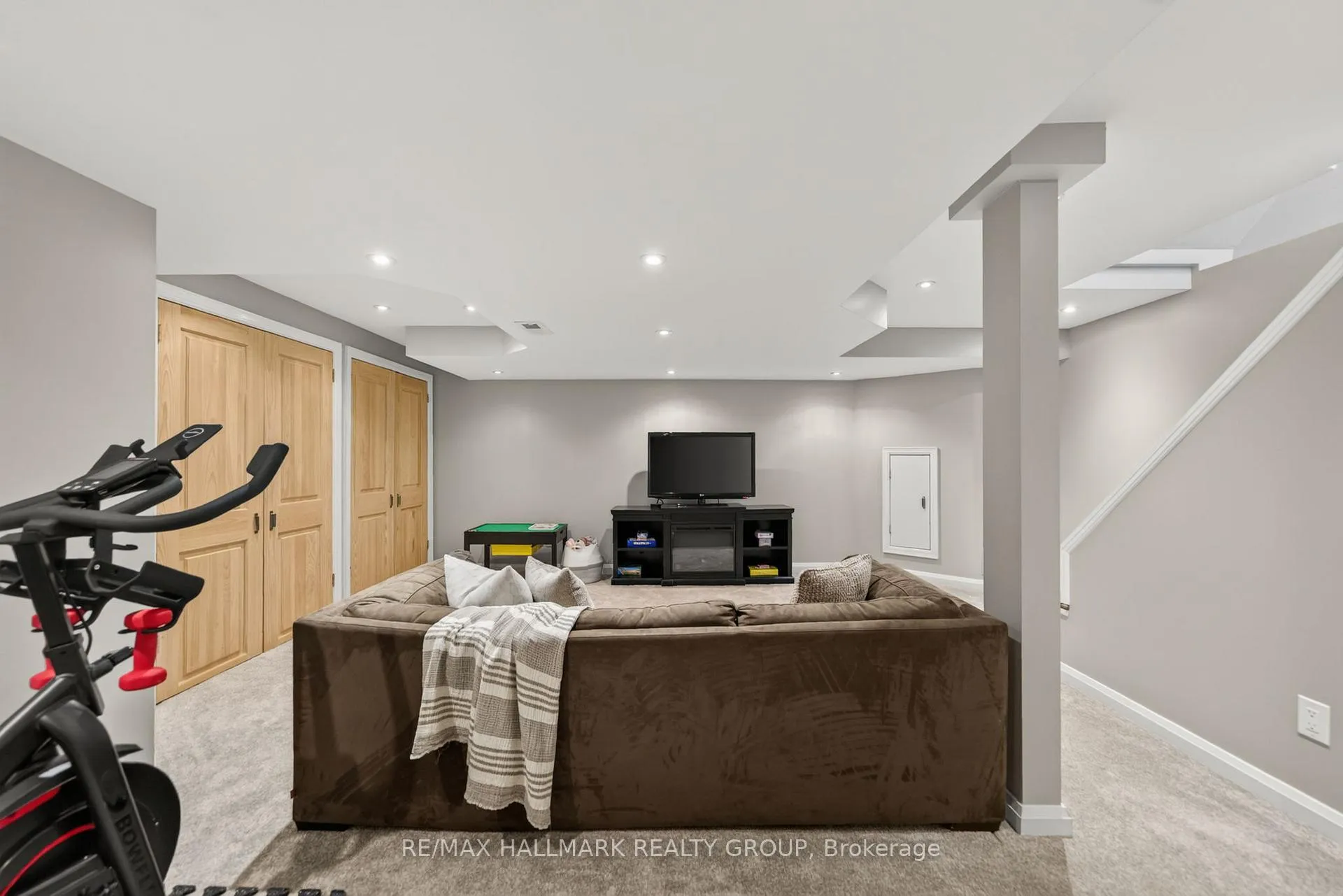 Photo 41 of 1 Bedford Crescent, Ottawa, Manor Park — HOMEH
