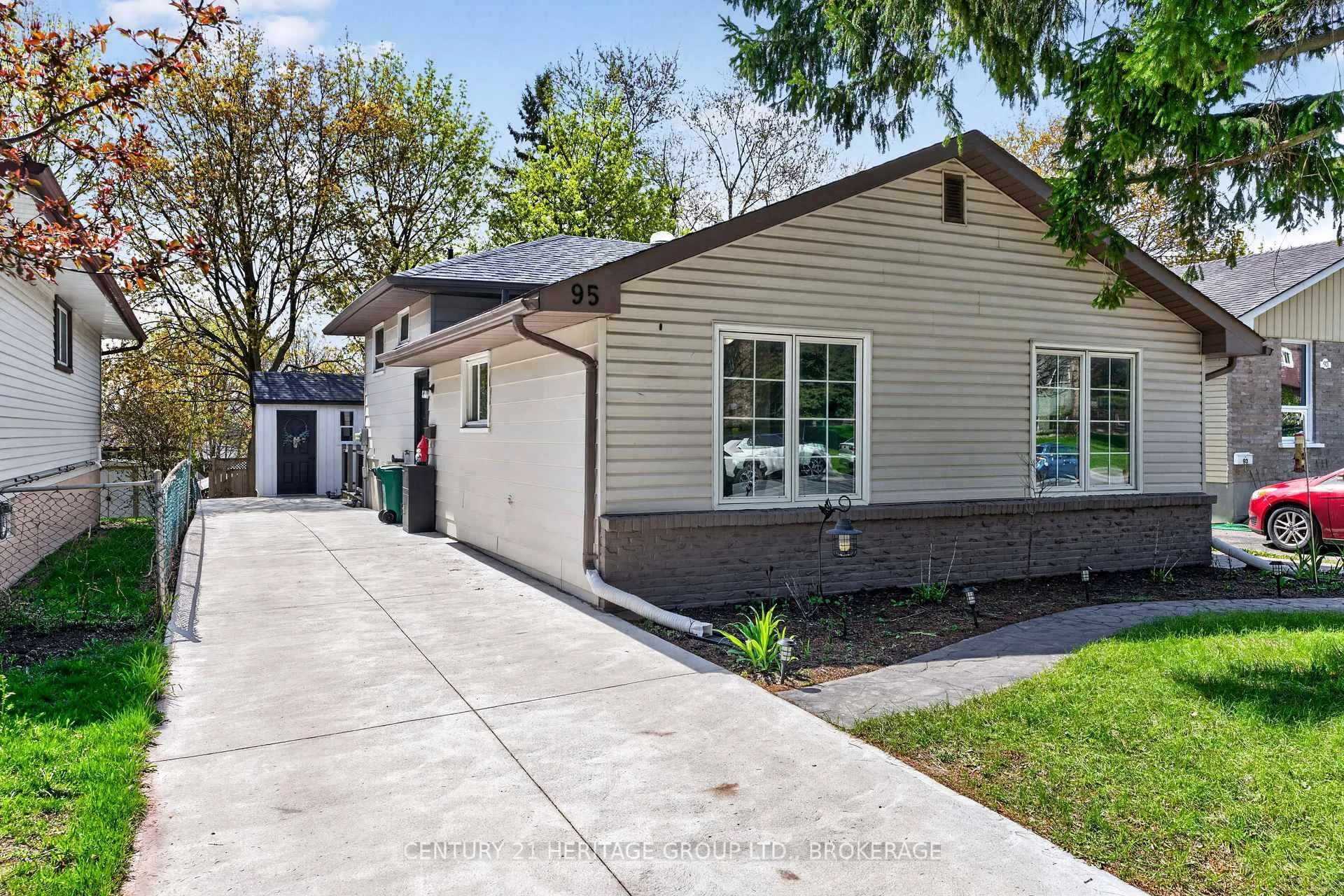 Photo 2 of 95 Virginia Street, Kingston, Rideau — HOMEH