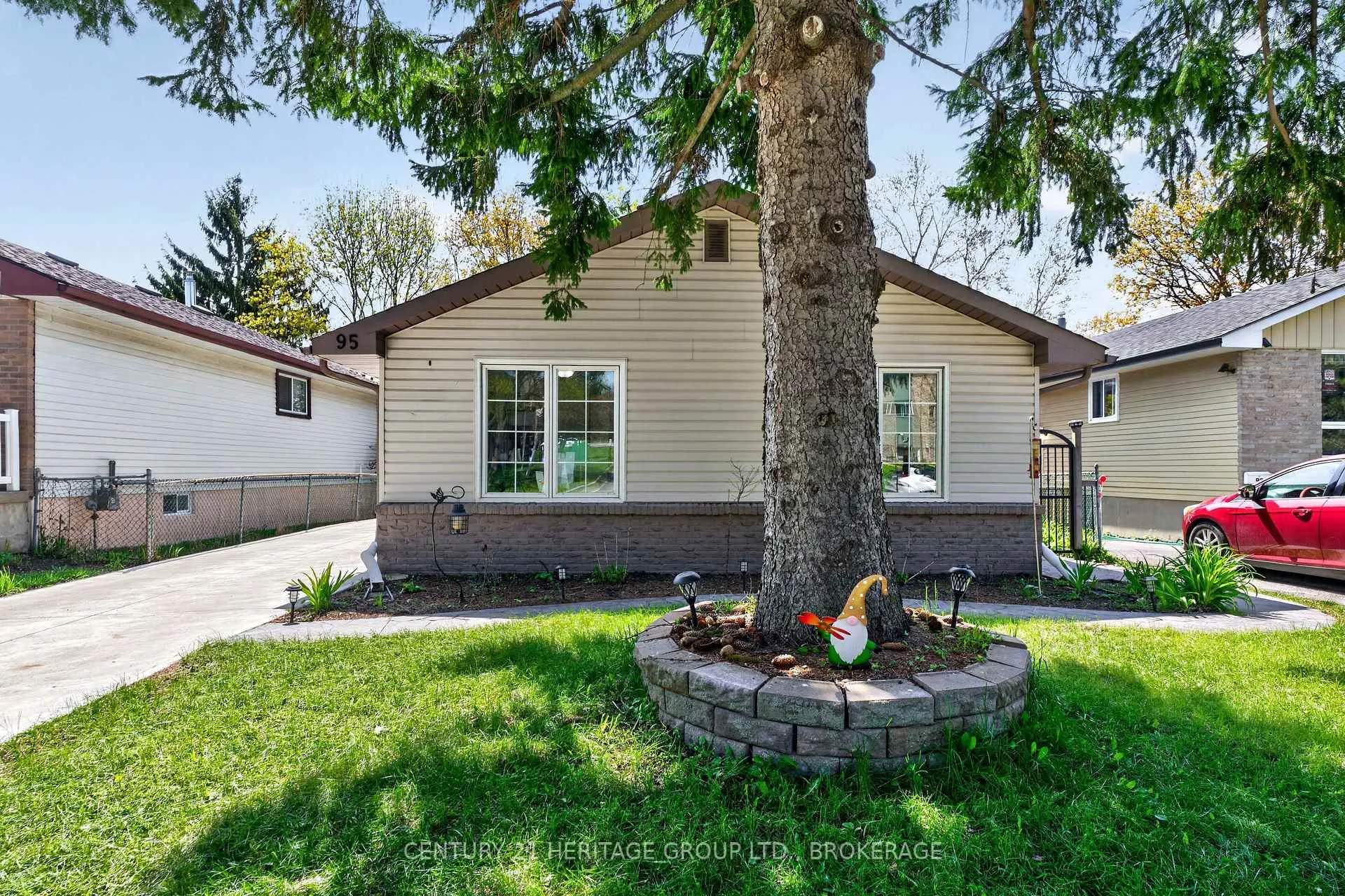 Photo 3 of 95 Virginia Street, Kingston, Rideau — HOMEH