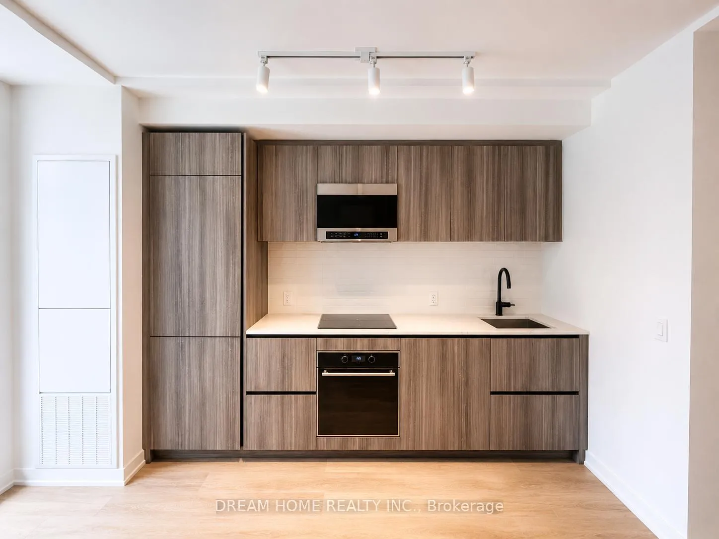 Photo 3 of Unit 210, 127 Broadway Avenue, Toronto, Mount Pleasant West — HOMEH