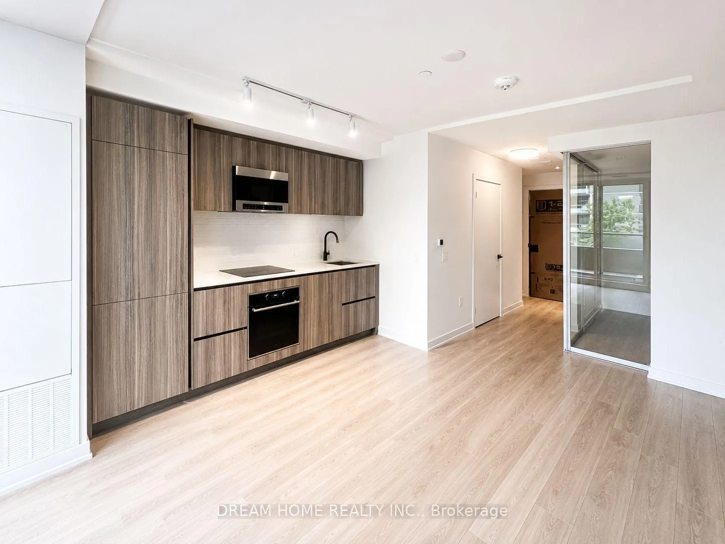 Photo 4 of Unit 210, 127 Broadway Avenue, Toronto, Mount Pleasant West — HOMEH